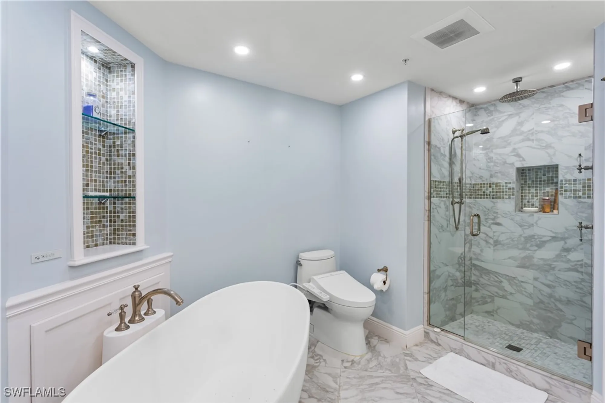 Property Slideshow image 18 of 46 | 7515 pelican bay blvd apt 19b, Naples, FL, 34108