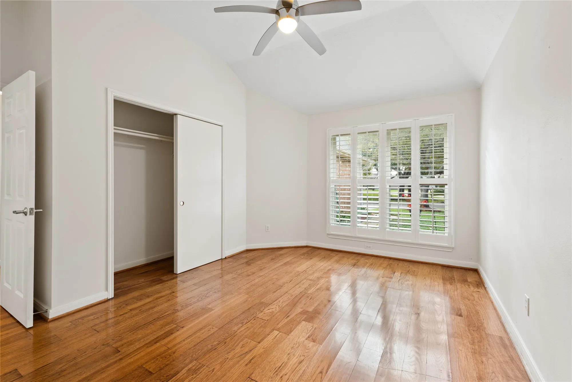 Property Slideshow image 15 of 30 | 807 woodfern glen ln, Pearland, TX, 77584