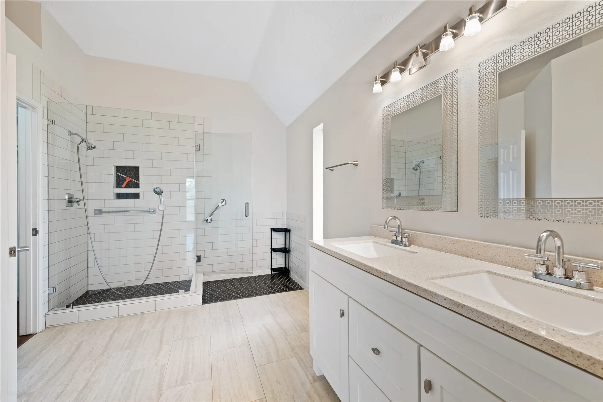 Property Slideshow image 16 of 30 | 807 woodfern glen ln, Pearland, TX, 77584