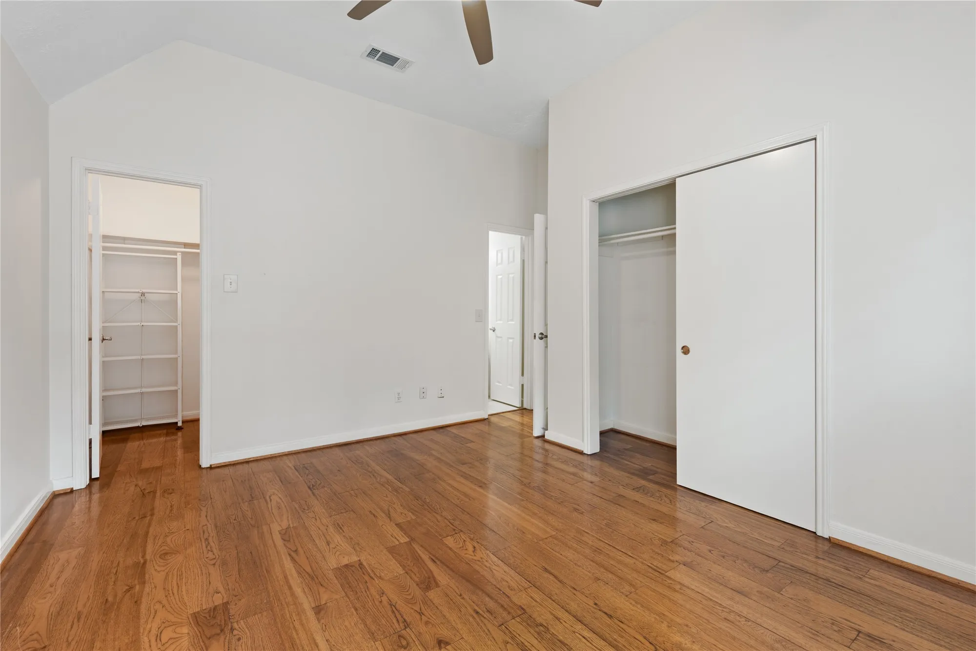 Property Slideshow image 19 of 30 | 807 woodfern glen ln, Pearland, TX, 77584