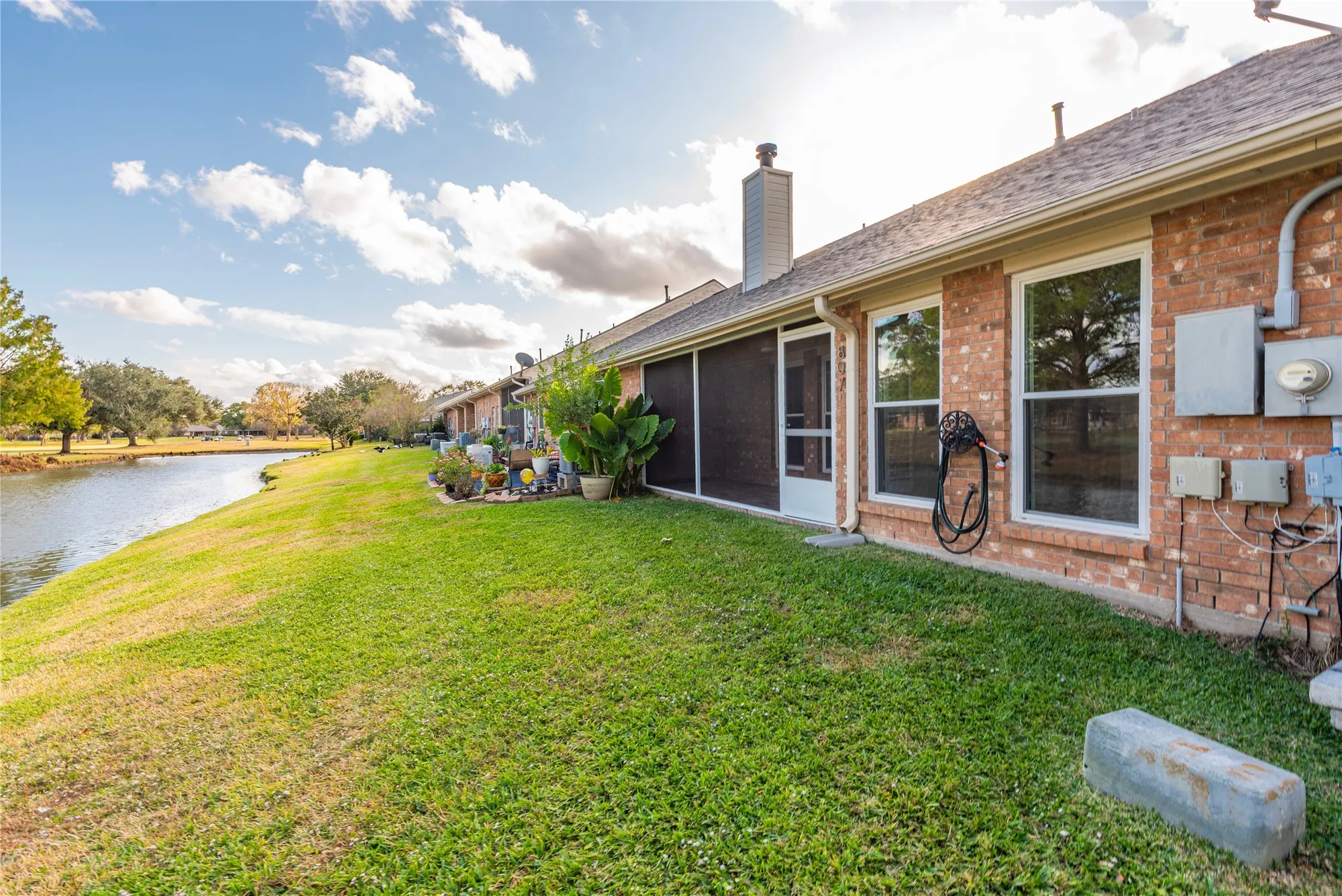 Property Slideshow image 24 of 30 | 807 woodfern glen ln, Pearland, TX, 77584