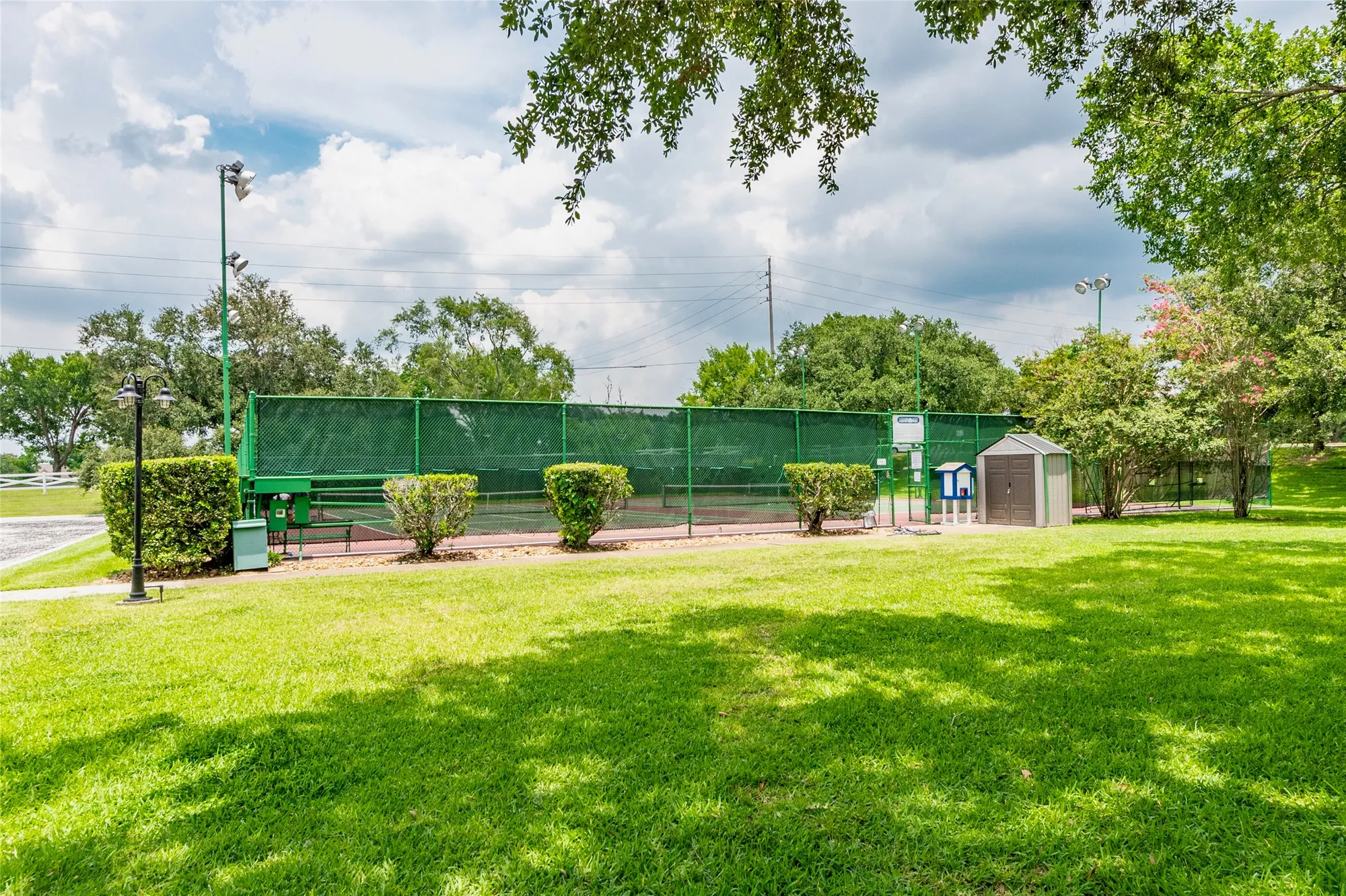 Property Slideshow image 29 of 30 | 807 woodfern glen ln, Pearland, TX, 77584