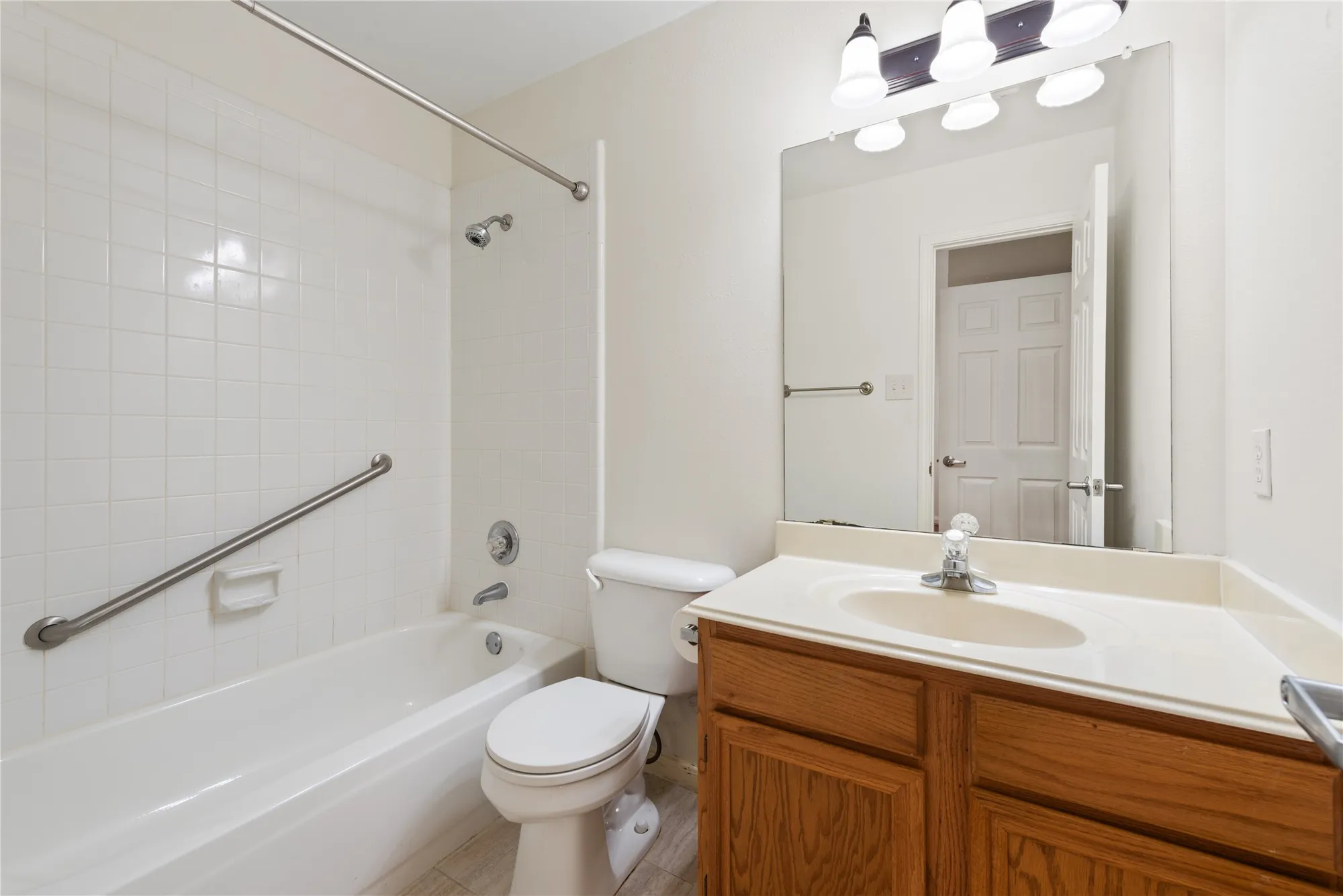 Property Slideshow image 20 of 30 | 807 woodfern glen ln, Pearland, TX, 77584