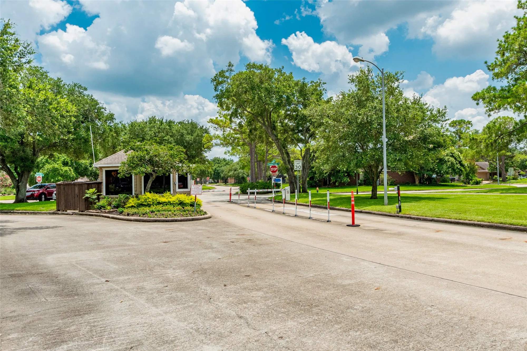 Property Slideshow image 30 of 30 | 807 woodfern glen ln, Pearland, TX, 77584