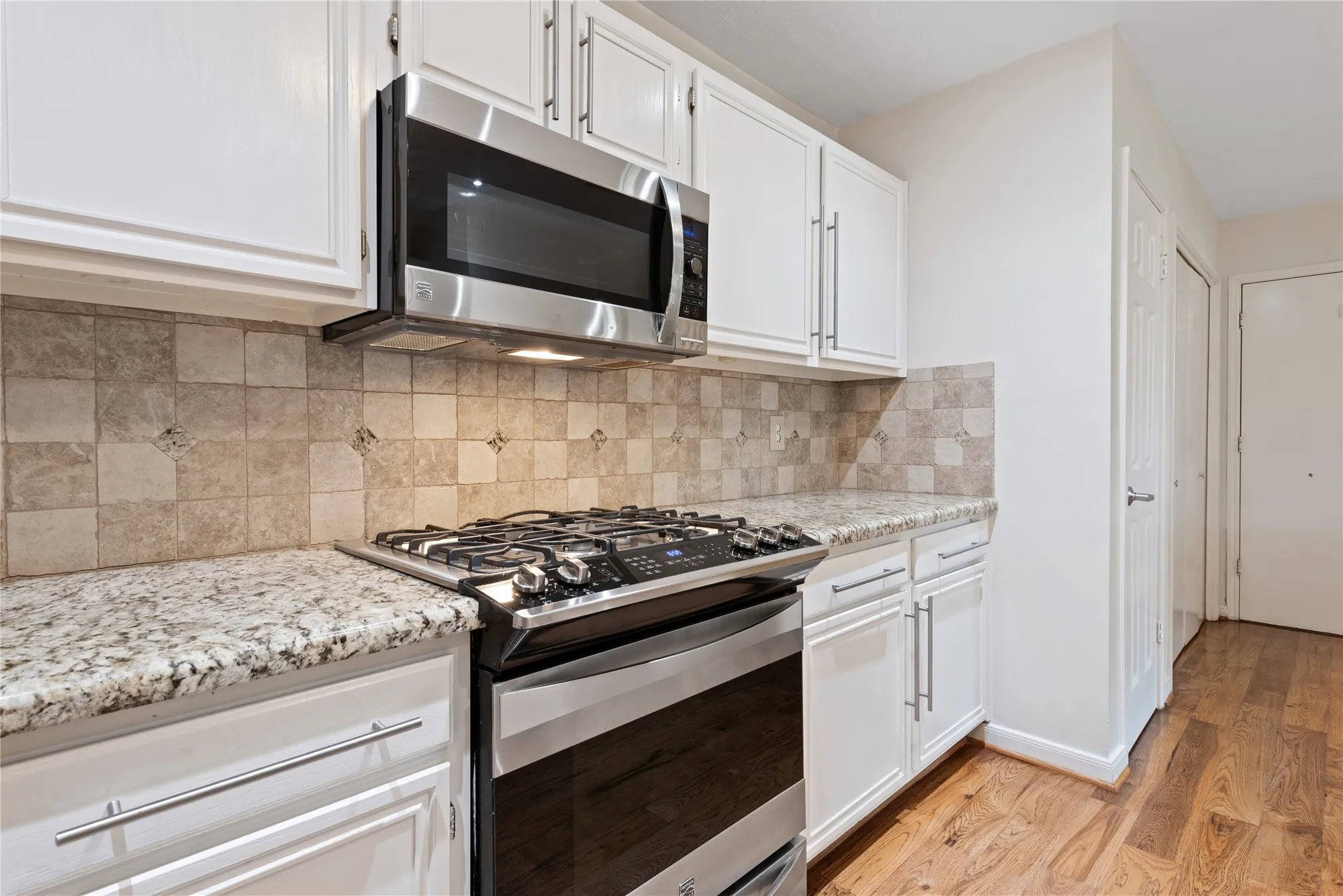 Property Slideshow image 8 of 30 | 807 woodfern glen ln, Pearland, TX, 77584