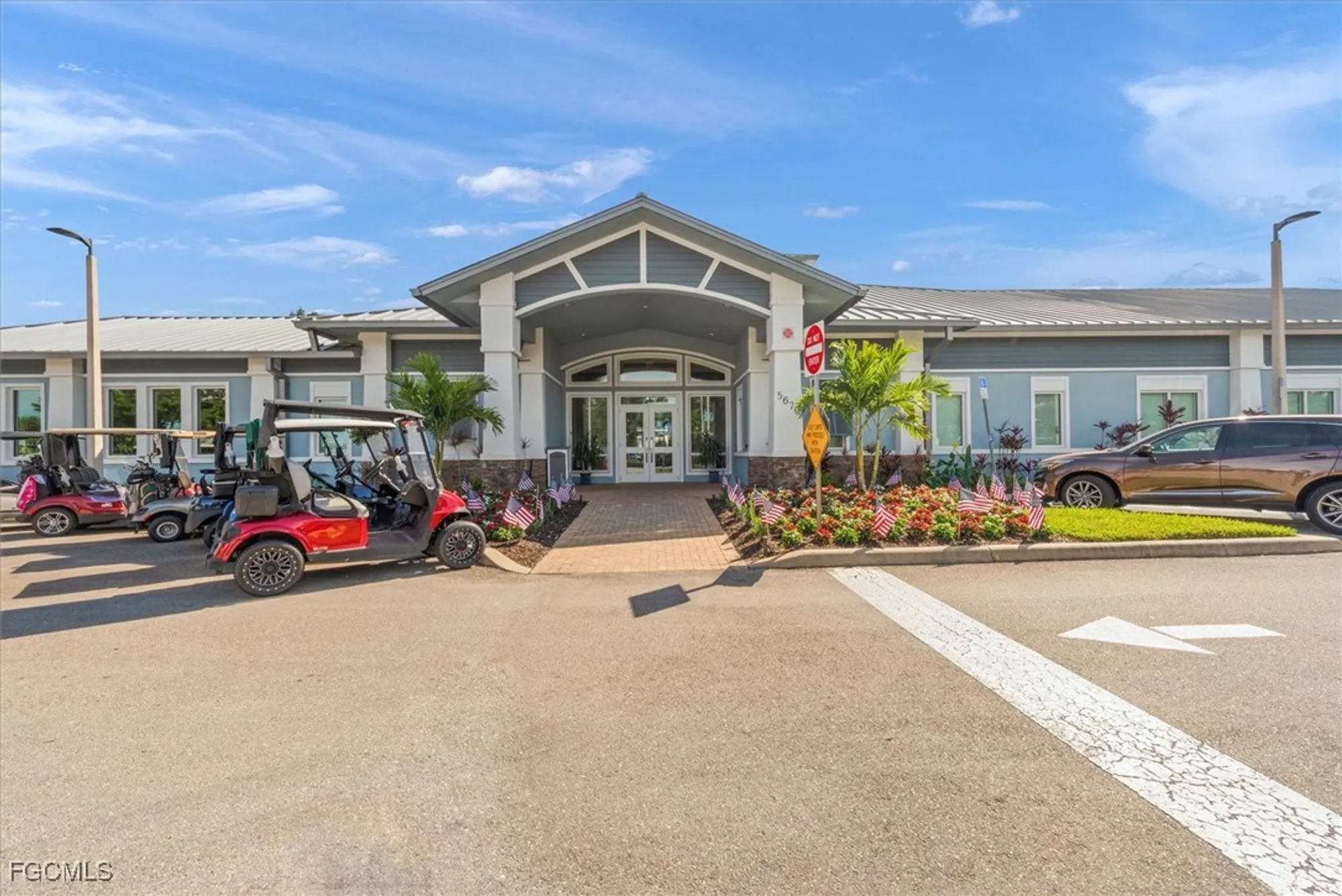 Property Slideshow image 8 of 9 | 5910 trailwinds dr 422, Fort Myers, FL, 33907