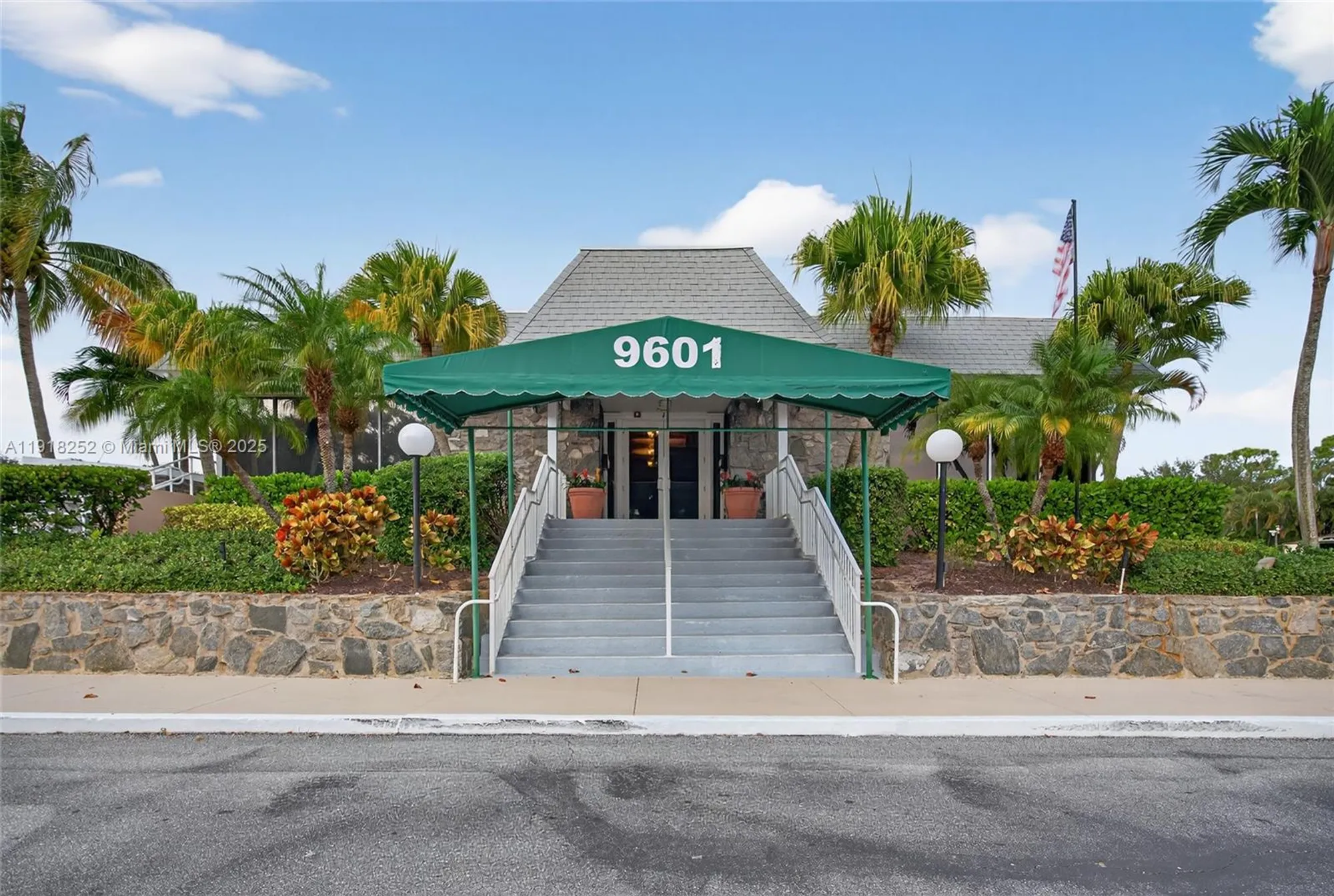 Property Slideshow image 53 of 73 | 18081 se country club dr # 20-192, Jupiter, FL, 33469