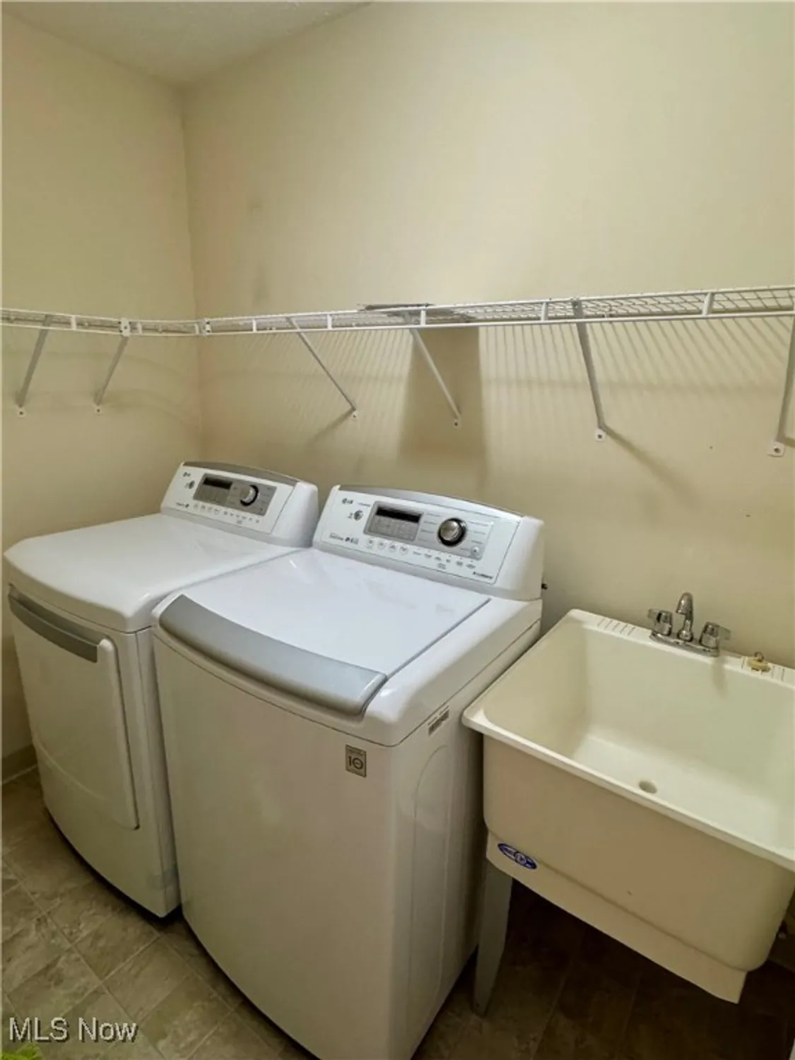 Property Slideshow image 10 of 23 | 118 carrington ct, Elyria, OH, 44035