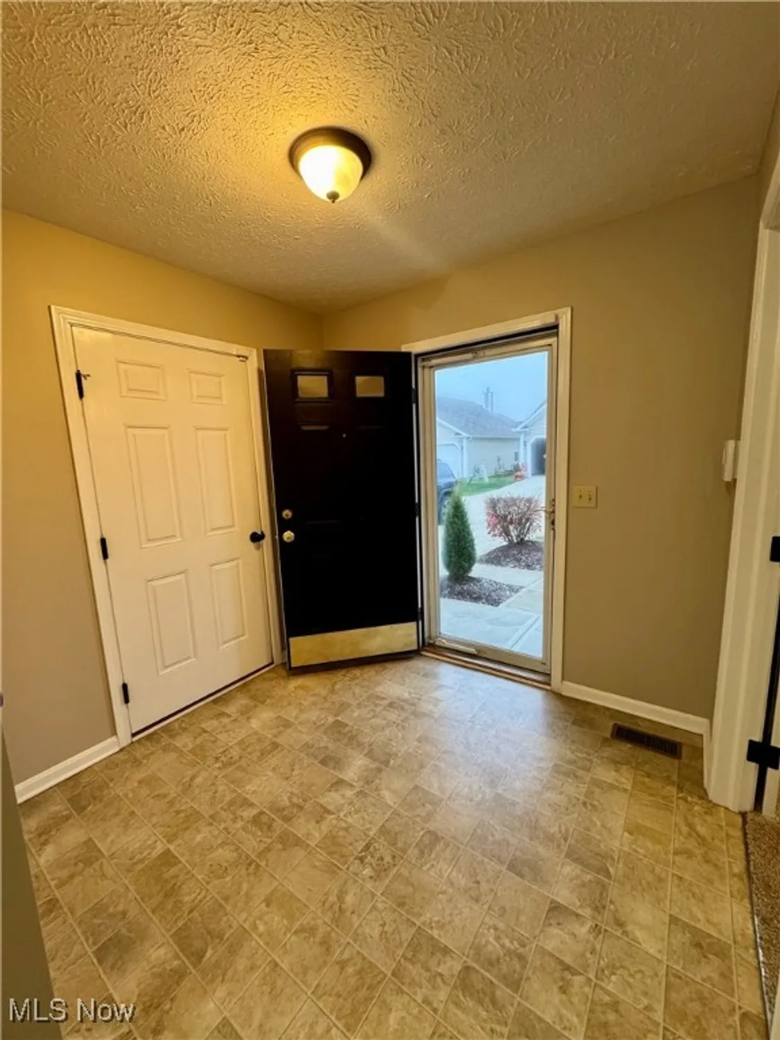 Property Slideshow image 6 of 23 | 118 carrington ct, Elyria, OH, 44035