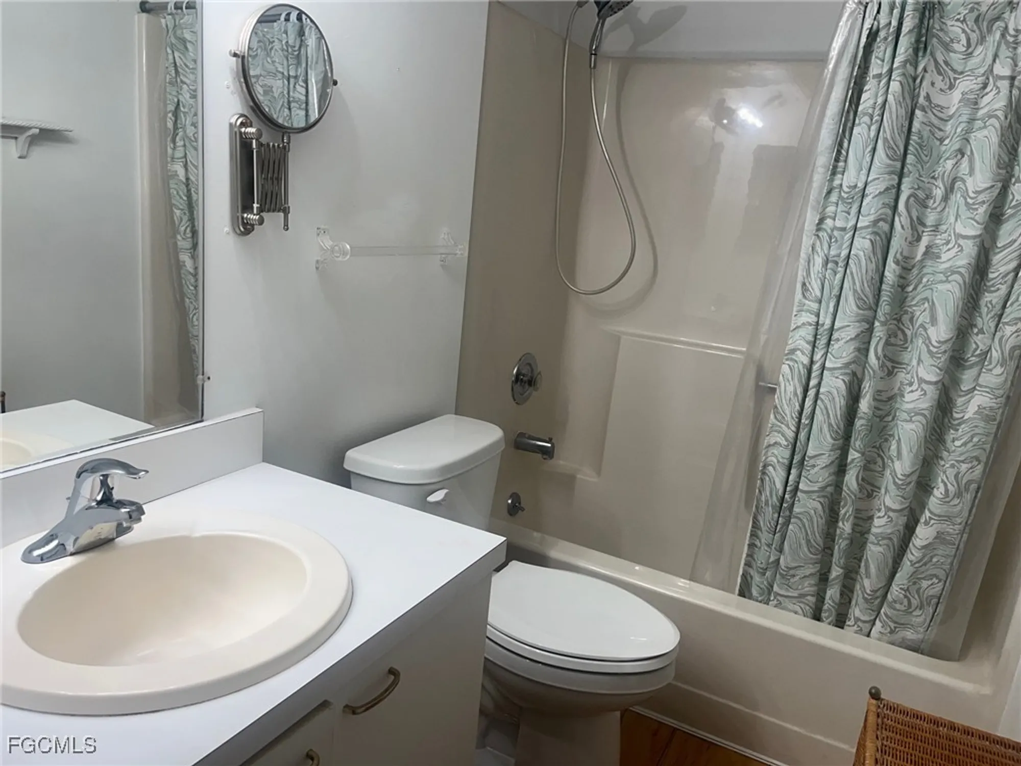 Property Slideshow image 14 of 36 | 7406 lake breeze dr 218, Fort Myers, FL, 33907