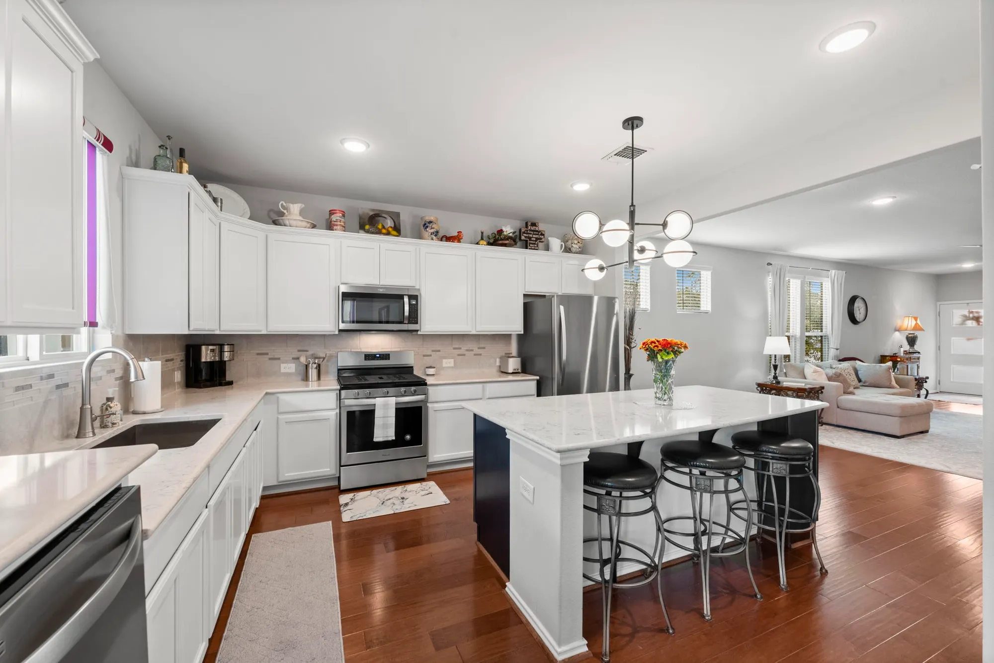 Property Slideshow image 15 of 38 | 406 thistle thorn dr, The Woodlands, TX, 77382