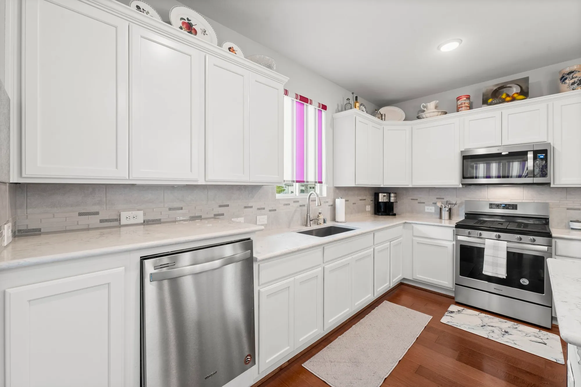 Property Slideshow image 17 of 38 | 406 thistle thorn dr, The Woodlands, TX, 77382