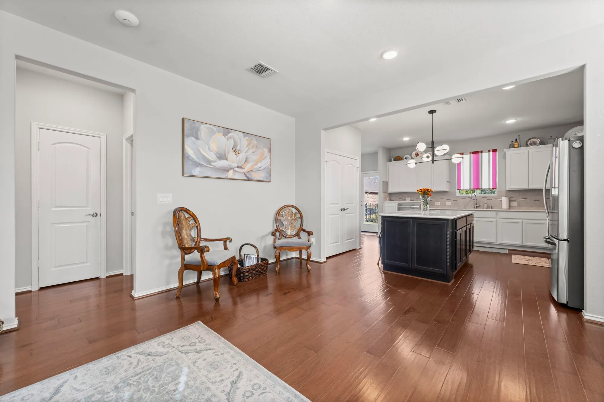 Property Slideshow image 10 of 38 | 406 thistle thorn dr, The Woodlands, TX, 77382