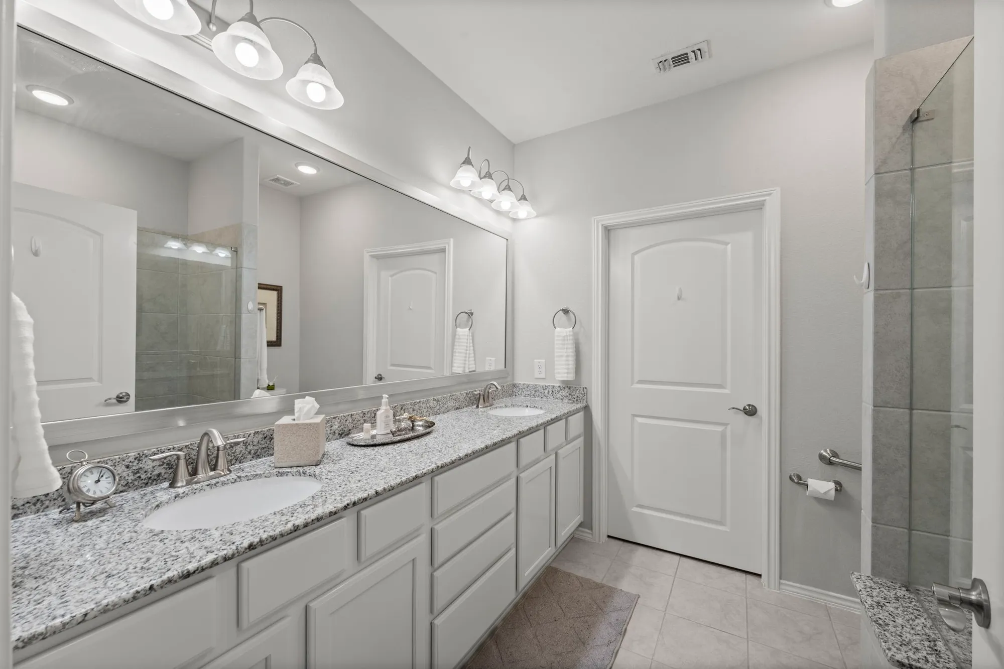 Property Slideshow image 25 of 38 | 406 thistle thorn dr, The Woodlands, TX, 77382