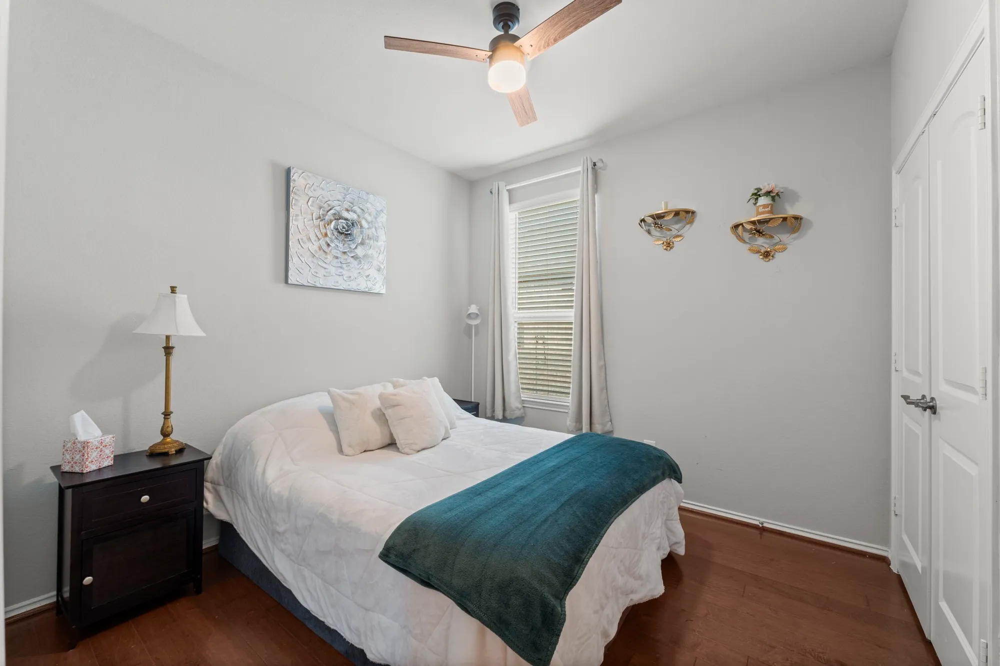 Property Slideshow image 27 of 38 | 406 thistle thorn dr, The Woodlands, TX, 77382