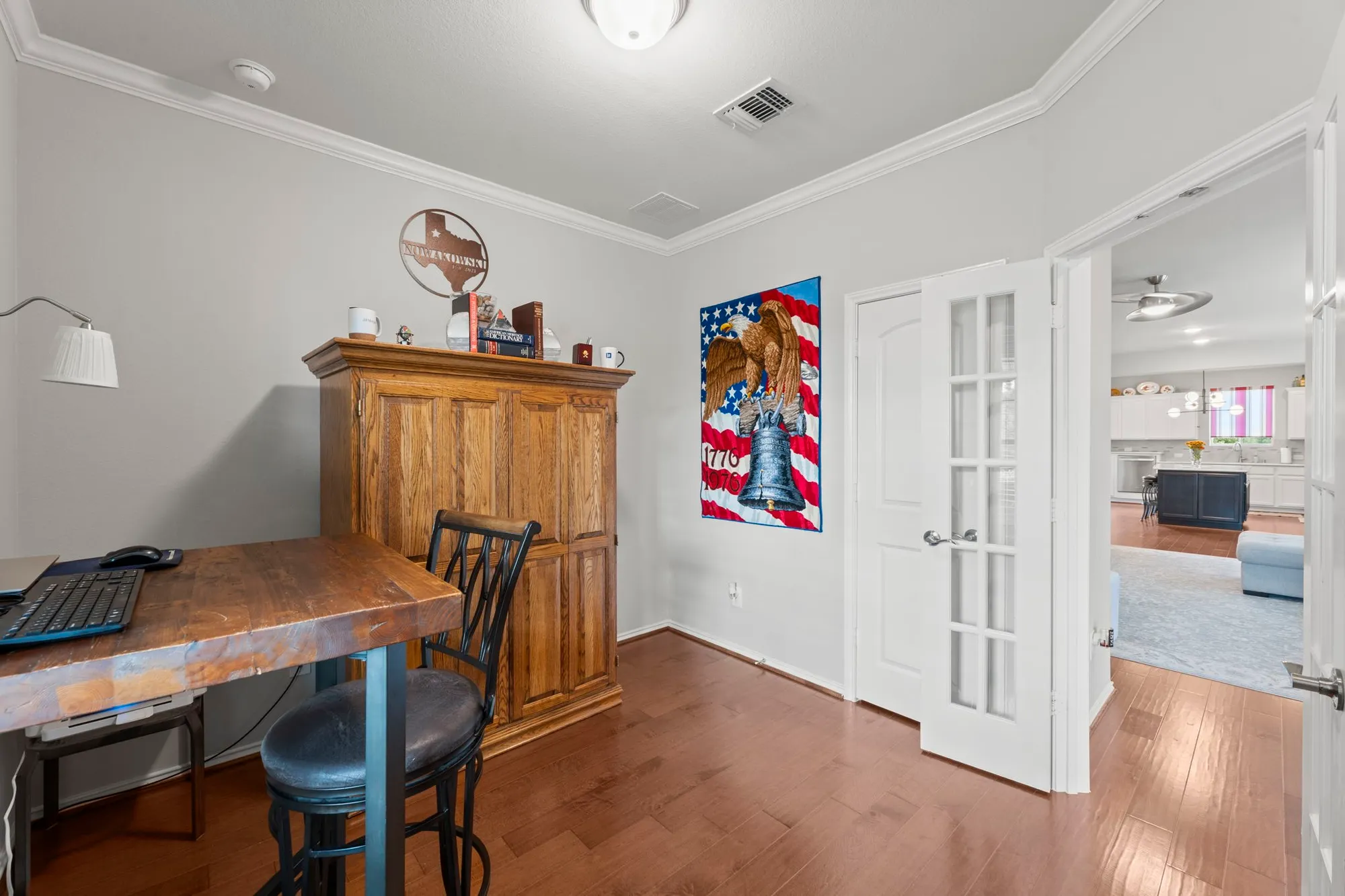 Property Slideshow image 20 of 38 | 406 thistle thorn dr, The Woodlands, TX, 77382