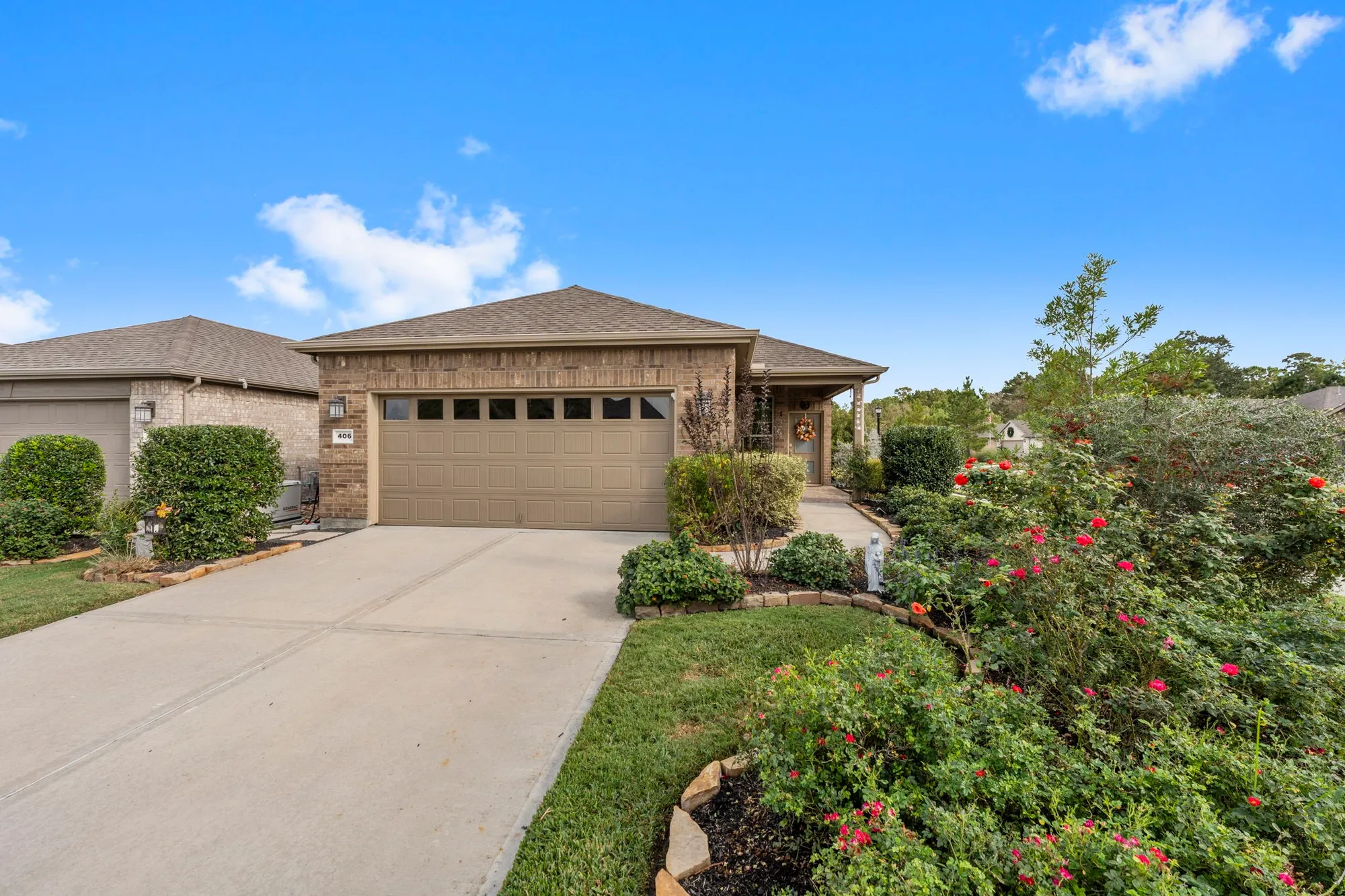 Property Slideshow image 32 of 38 | 406 thistle thorn dr, The Woodlands, TX, 77382