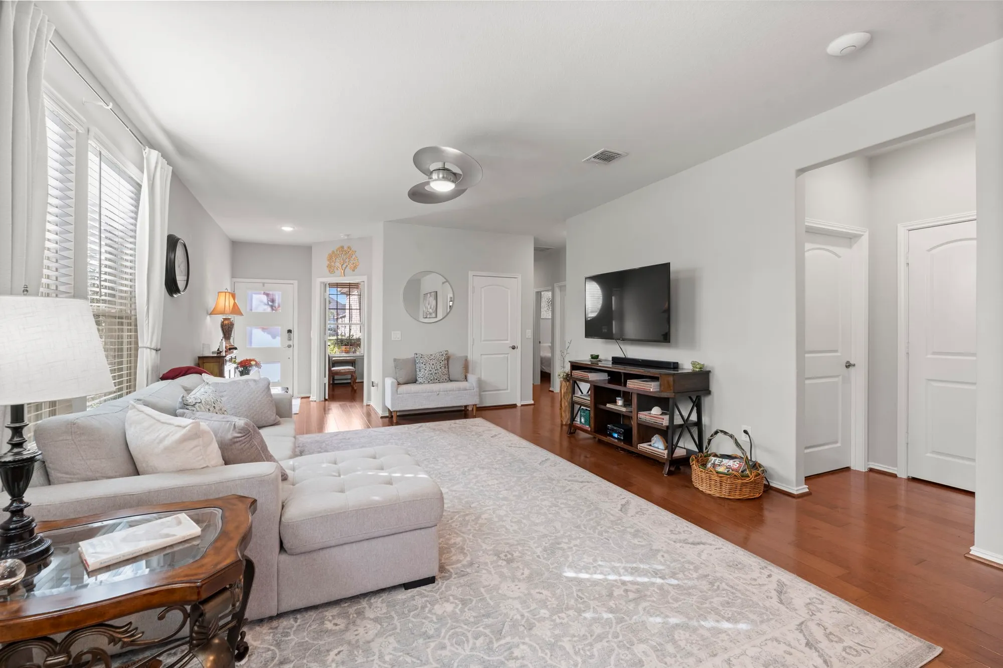 Property Slideshow image 8 of 38 | 406 thistle thorn dr, The Woodlands, TX, 77382