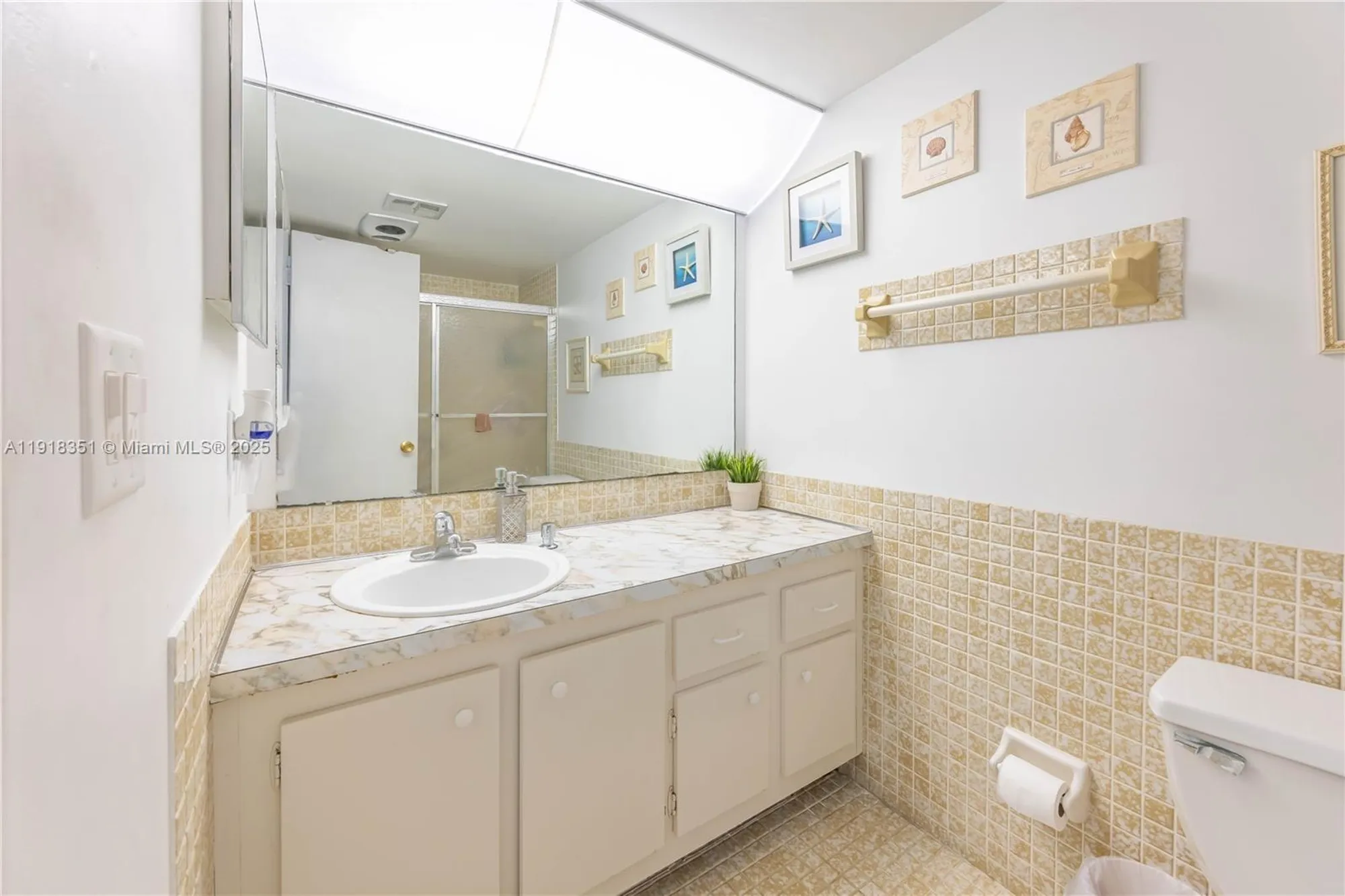 Property Slideshow image 11 of 31 | 4751 nw 21st st 210, Lauderhill, FL, 33313