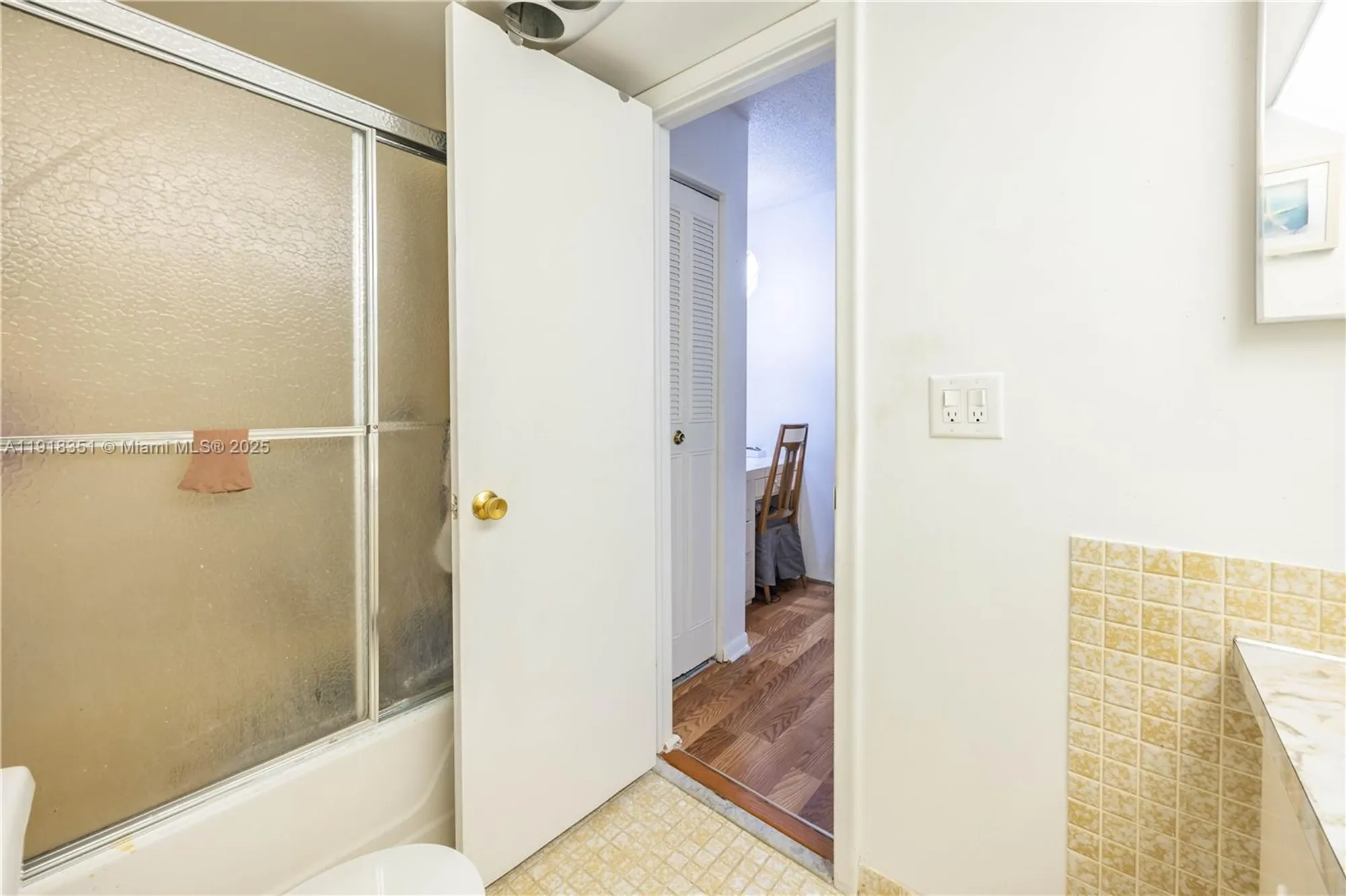 Property Slideshow image 12 of 31 | 4751 nw 21st st 210, Lauderhill, FL, 33313