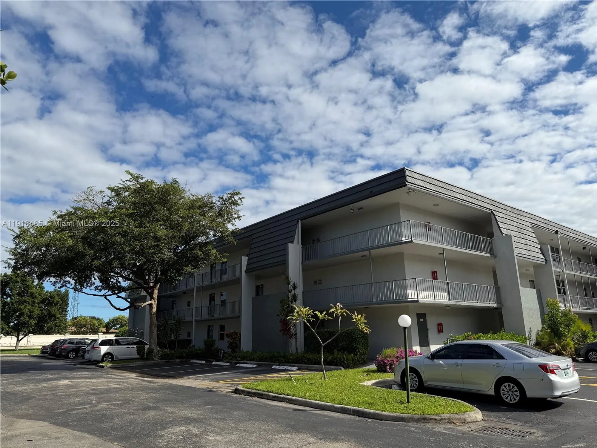 Property Slideshow image 27 of 34 | 9101 lime bay blvd 302, Tamarac, FL, 33321