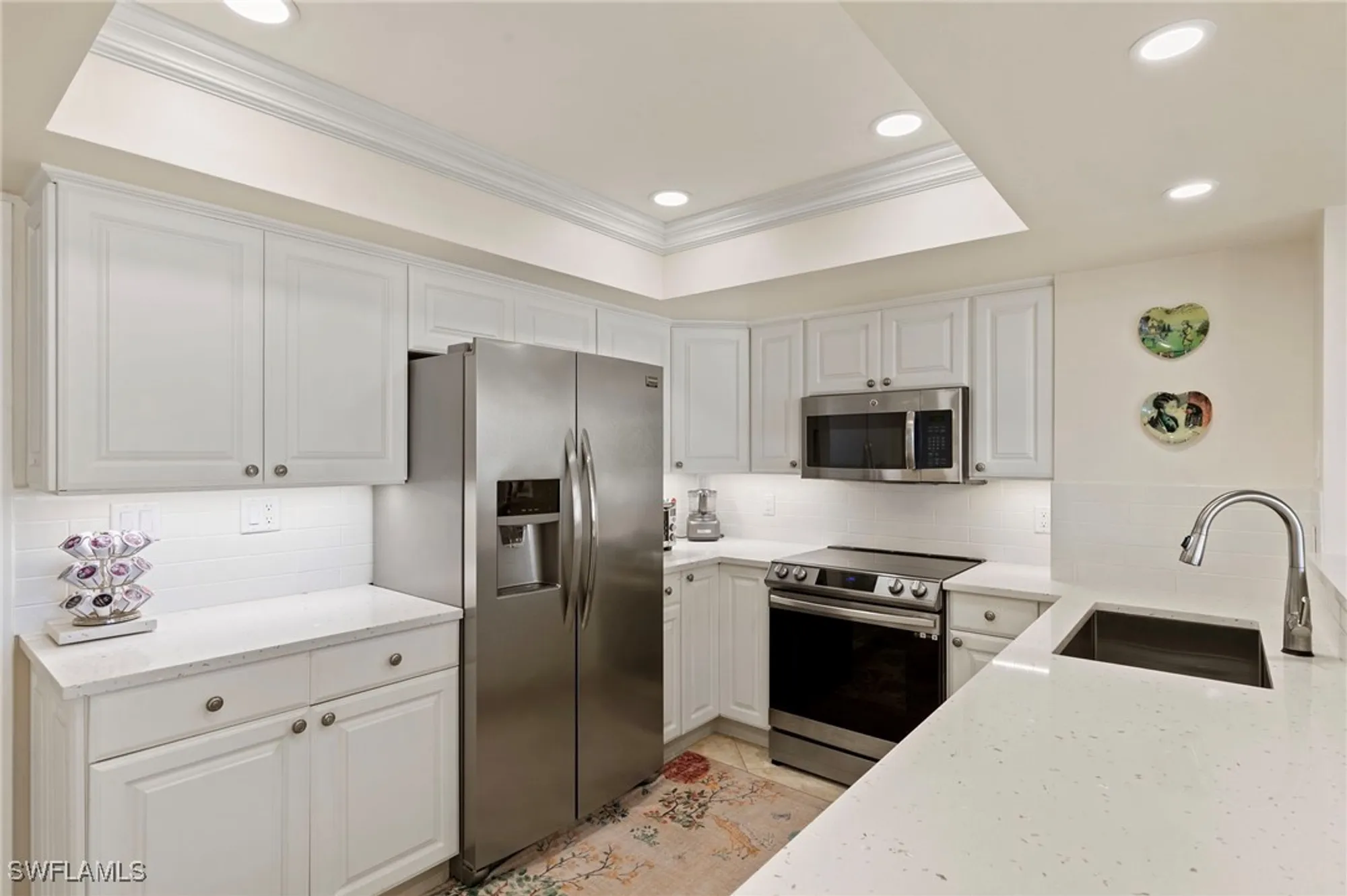 Property Slideshow image 11 of 45 | 3115 gulf shore blvd 501s, Naples, FL, 34103