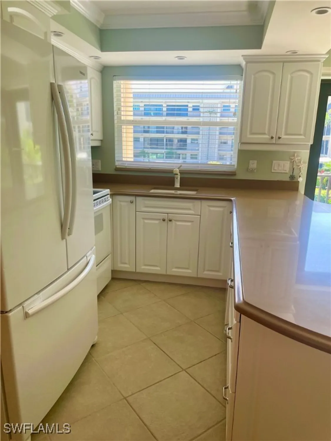 Property Slideshow image 11 of 21 | 3200 gulf shore blvd n blvd 204, Naples, FL, 34103