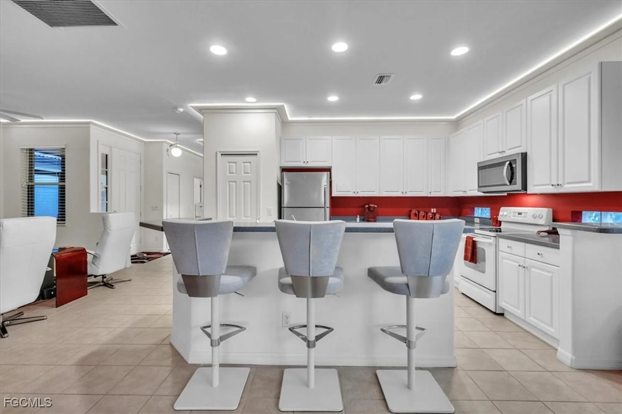 Property Slideshow image 11 of 35 | 10596 avila cir, Fort Myers, FL, 33913