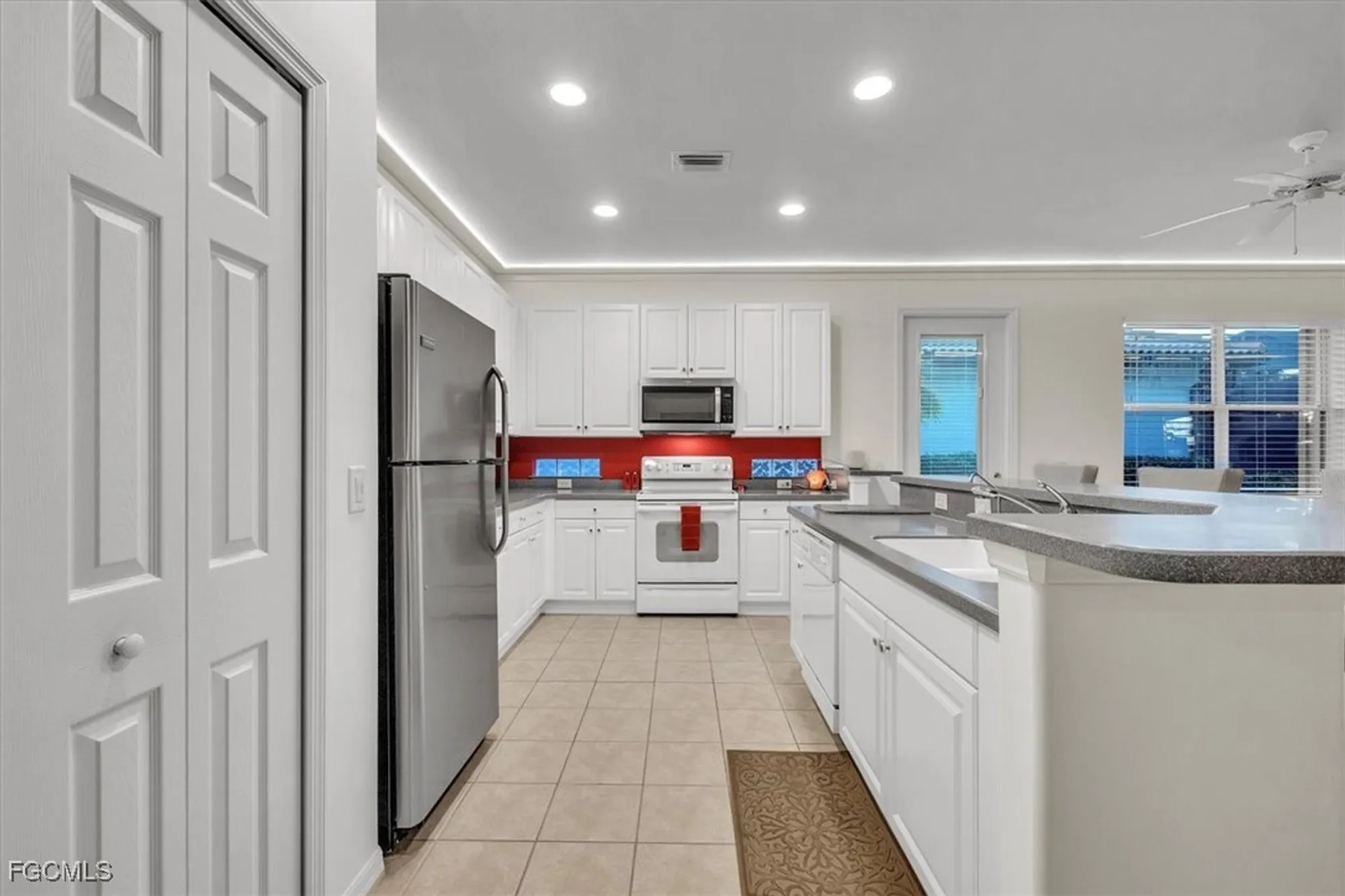 Property Slideshow image 12 of 35 | 10596 avila cir, Fort Myers, FL, 33913