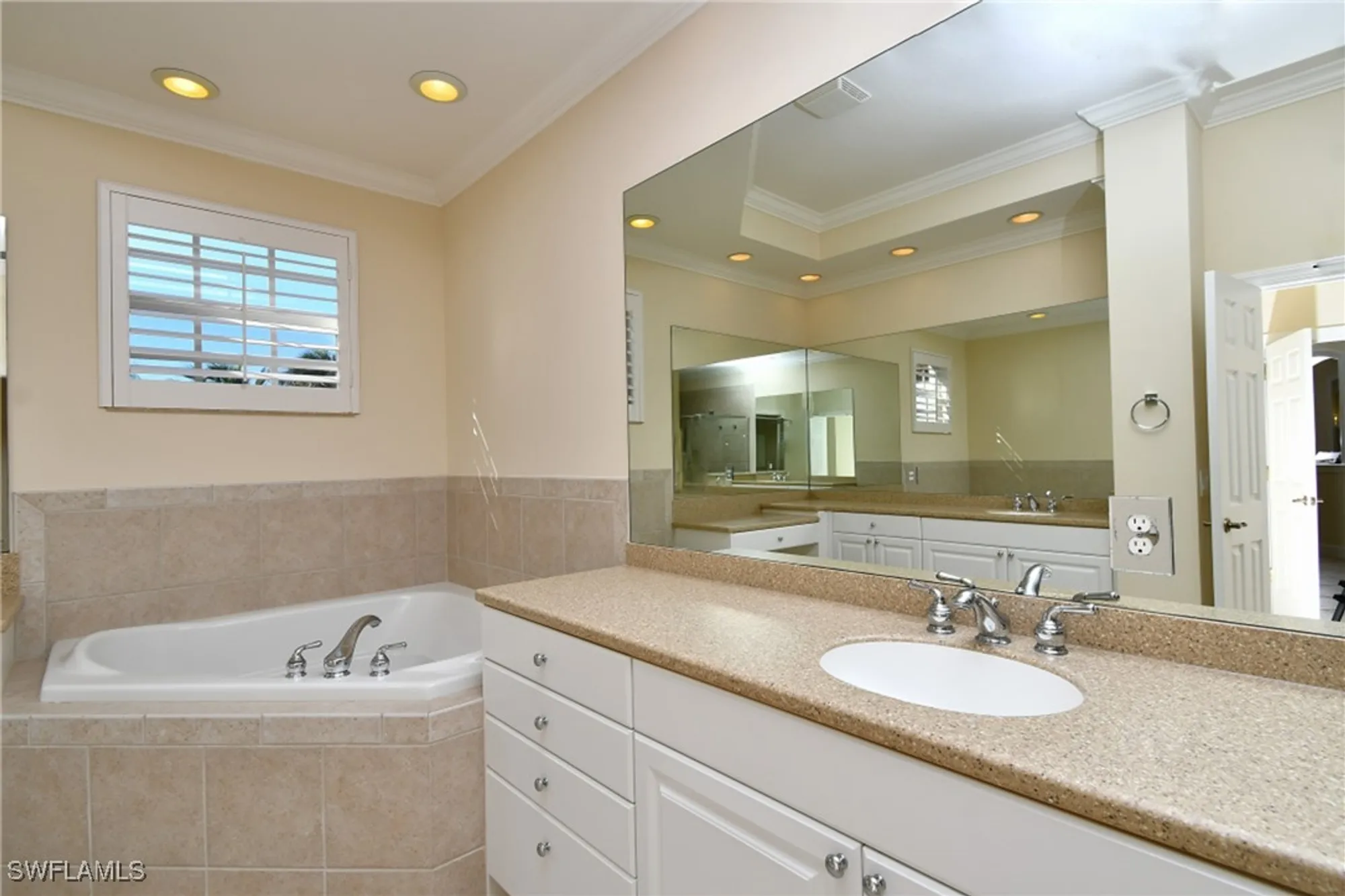 Property Slideshow image 14 of 50 | 8051 players cove dr 202, Naples, FL, 34113