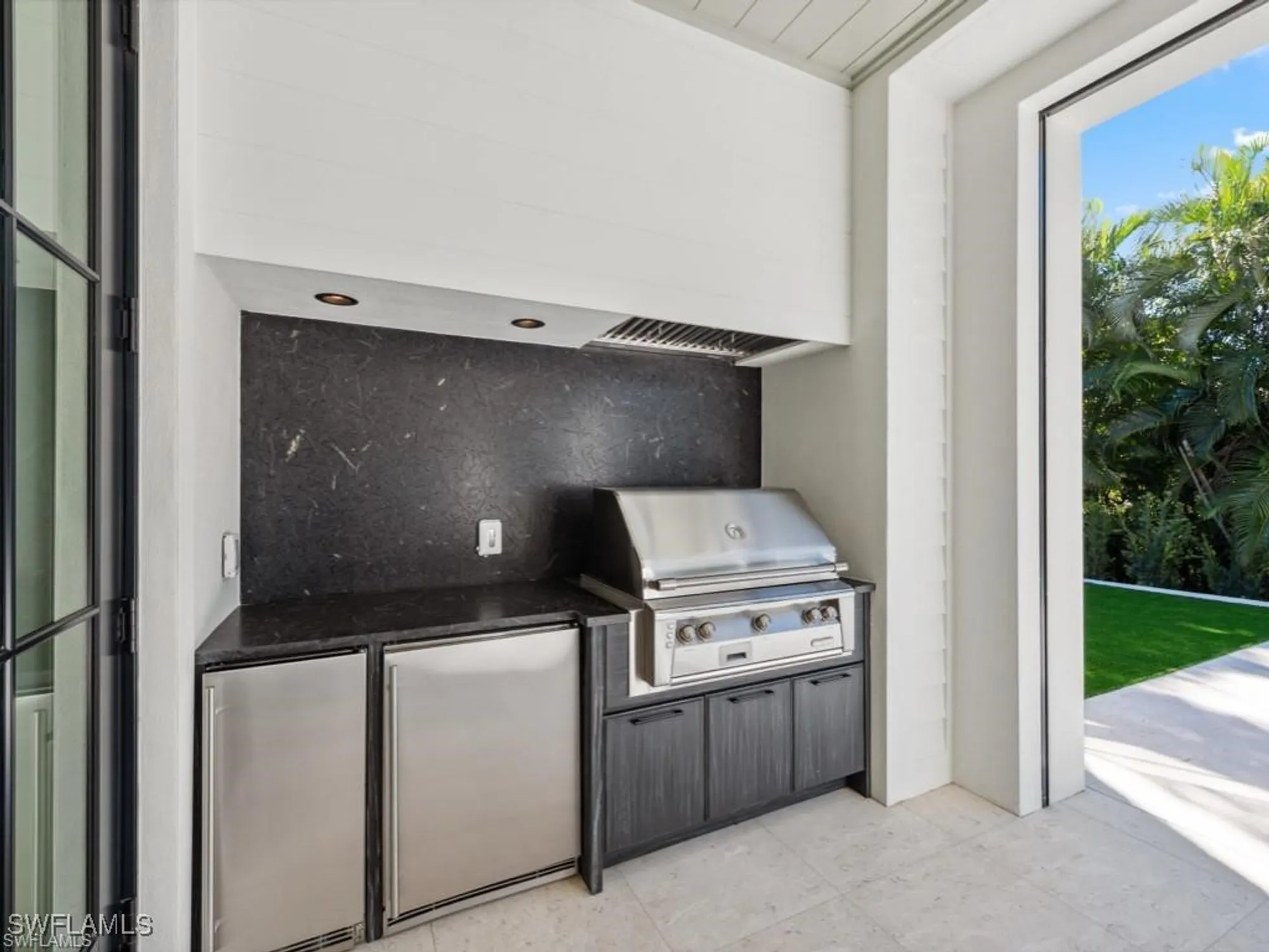 Property Slideshow image 18 of 50 | 424 spinnaker dr, Naples, FL, 34102