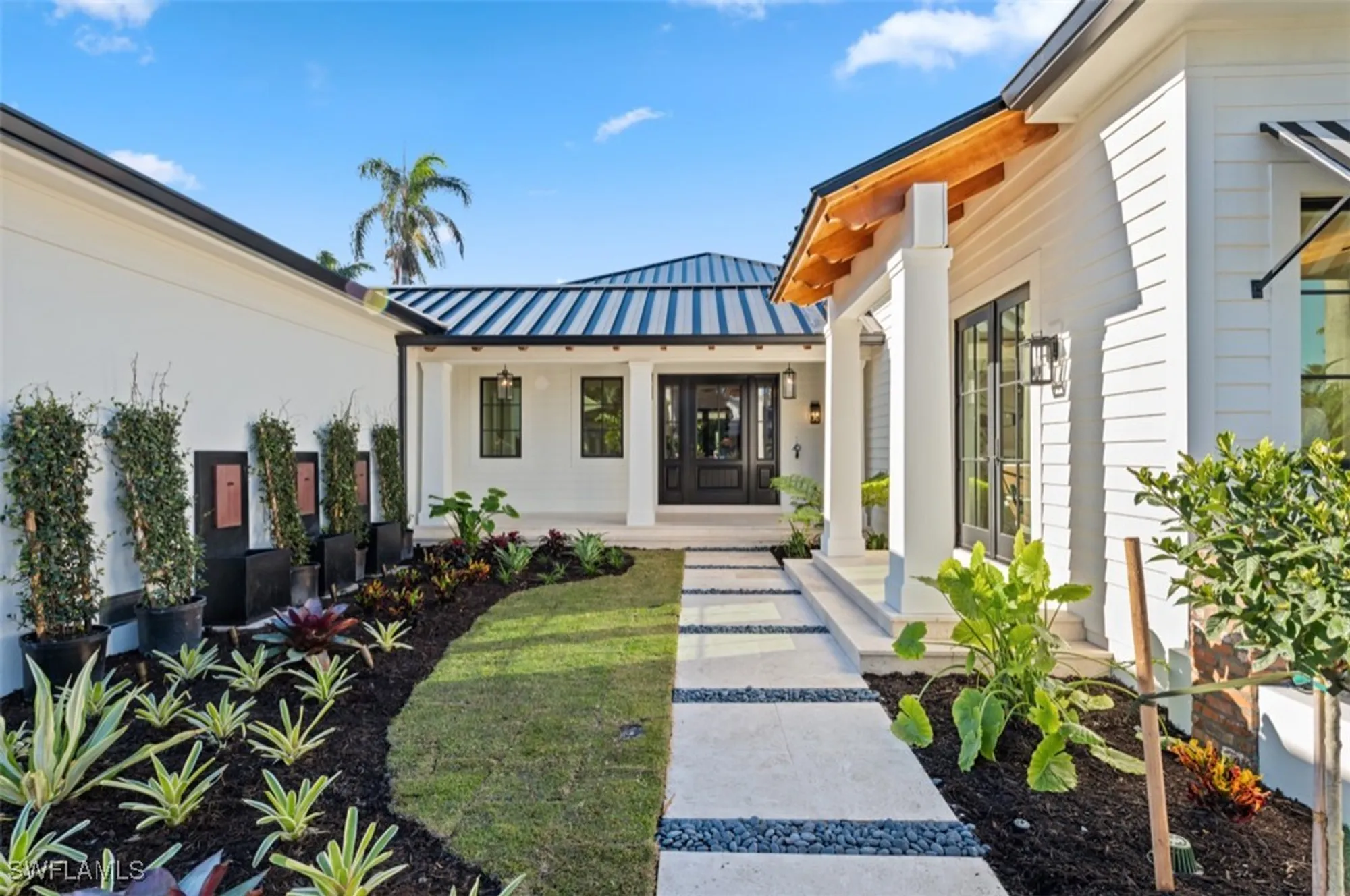 Property Slideshow image 4 of 50 | 424 spinnaker dr, Naples, FL, 34102