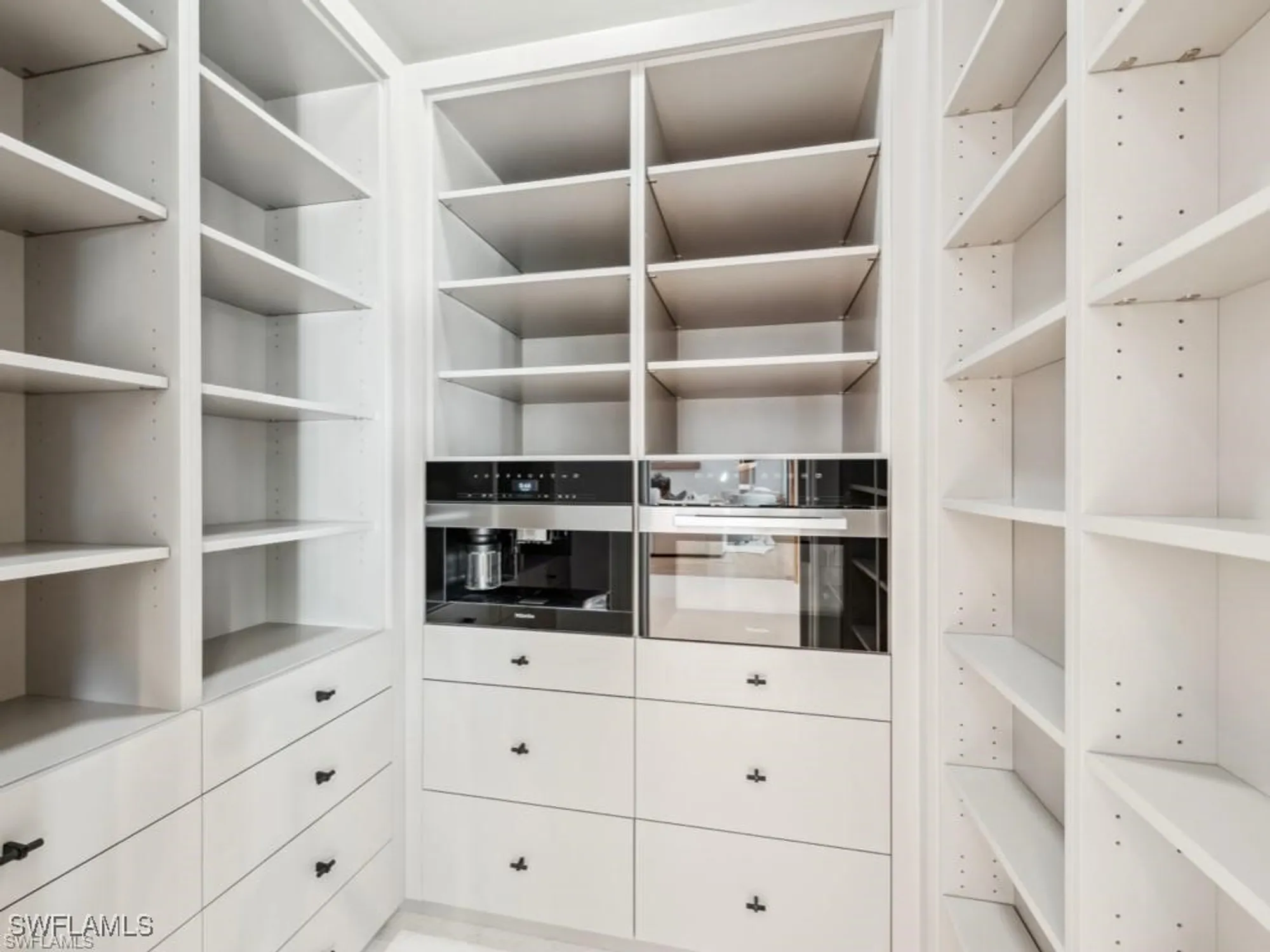 Property Slideshow image 42 of 50 | 424 spinnaker dr, Naples, FL, 34102