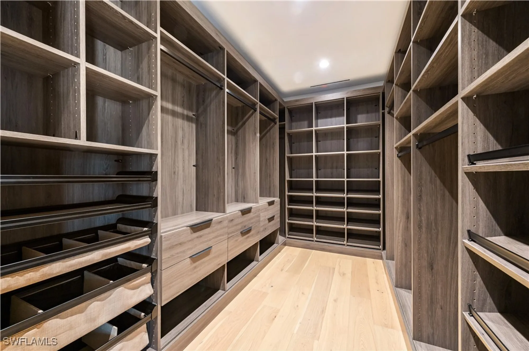 Property Slideshow image 43 of 50 | 424 spinnaker dr, Naples, FL, 34102