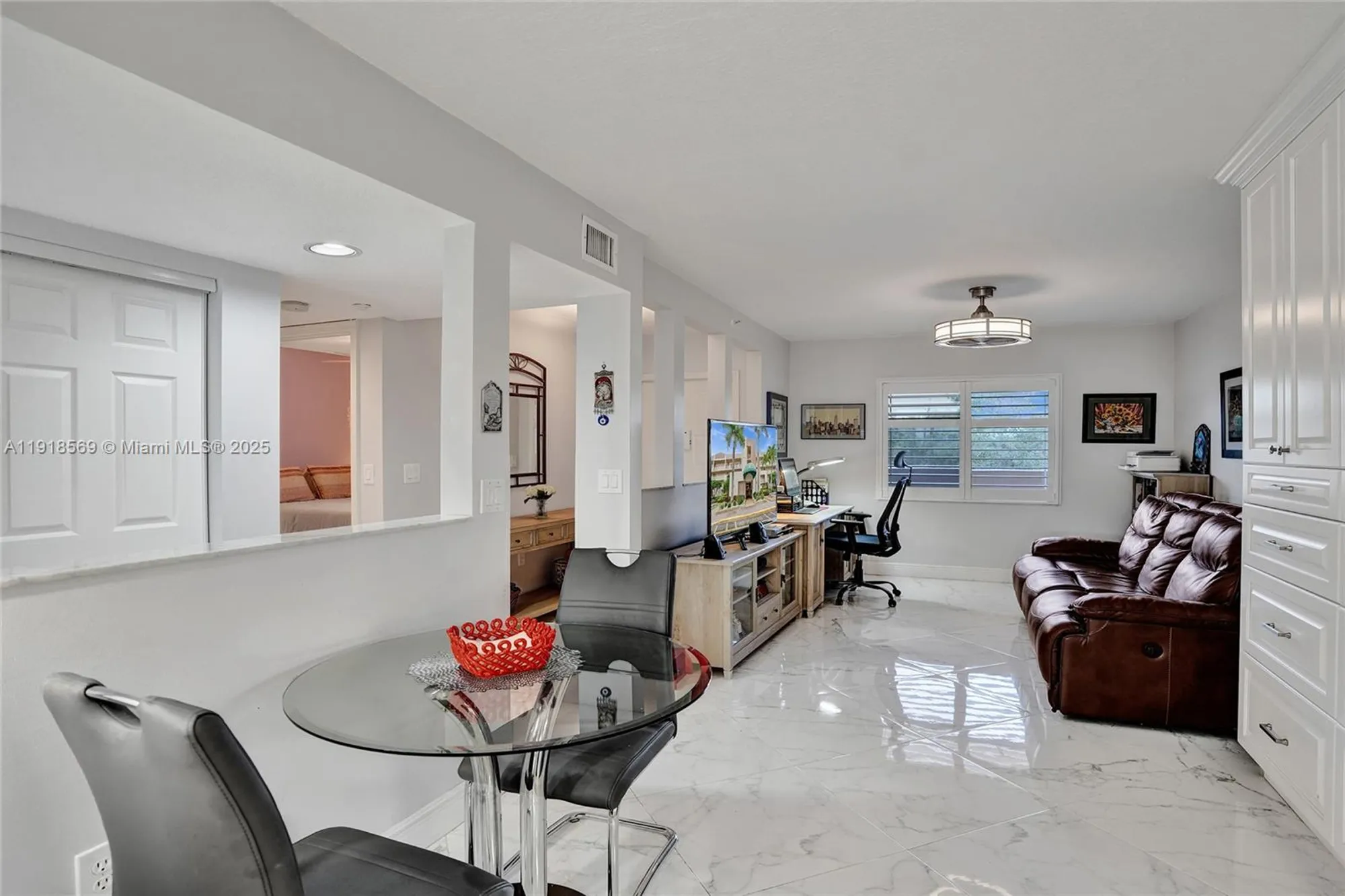 Property Slideshow image 11 of 41 | 7760 granville dr # 303, Tamarac, FL, 33321