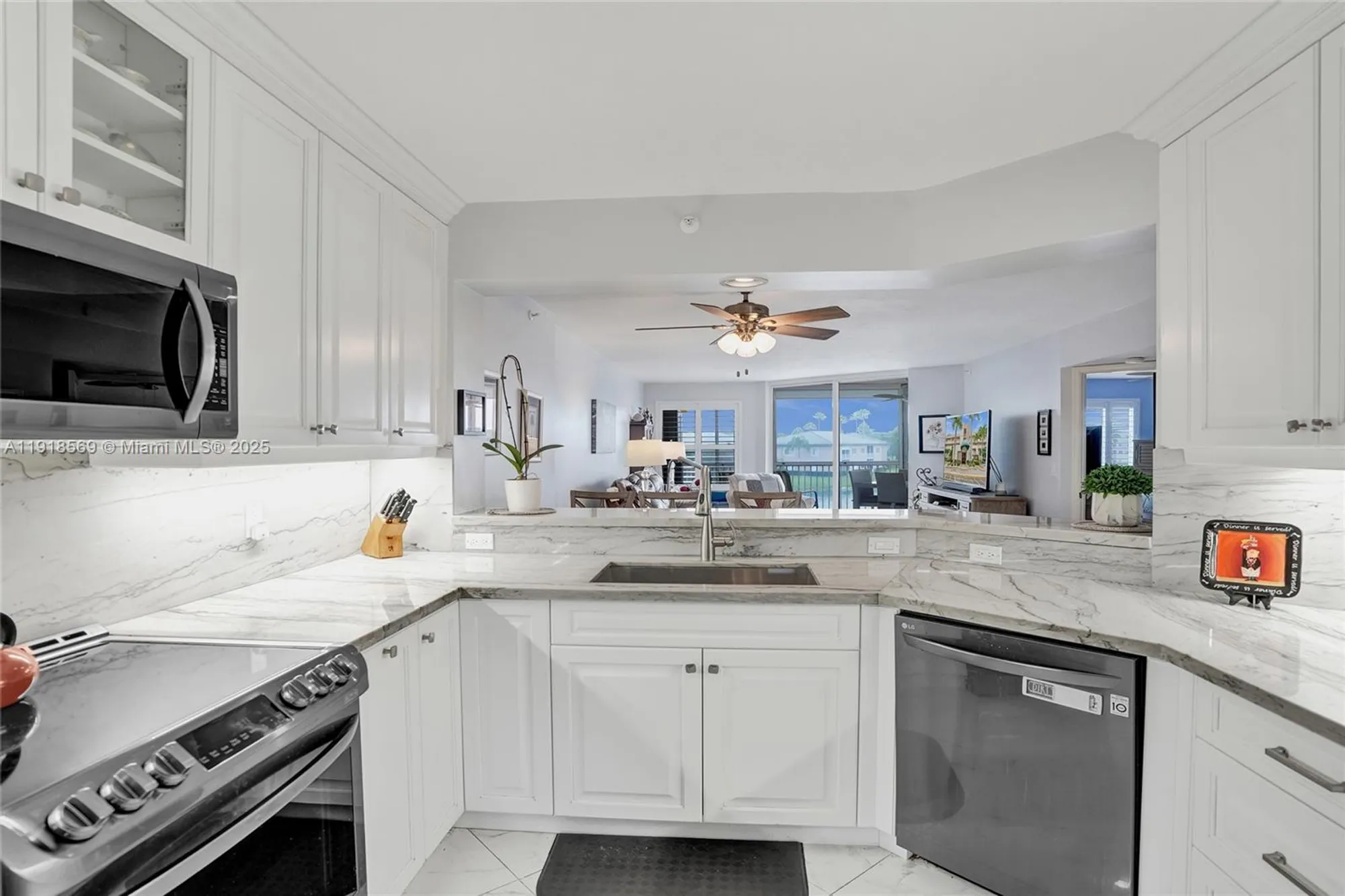 Property Slideshow image 13 of 41 | 7760 granville dr # 303, Tamarac, FL, 33321