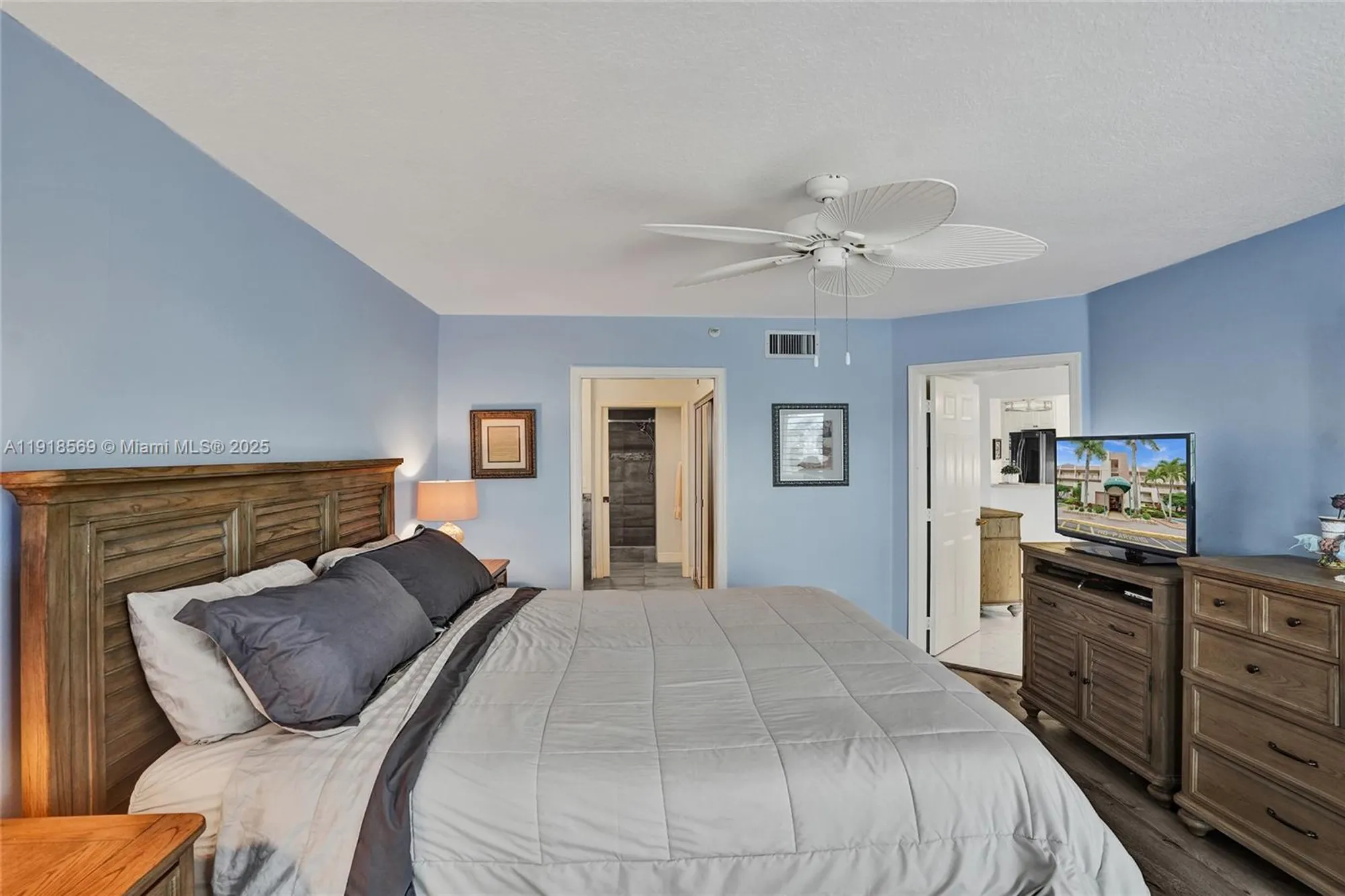 Property Slideshow image 24 of 41 | 7760 granville dr # 303, Tamarac, FL, 33321