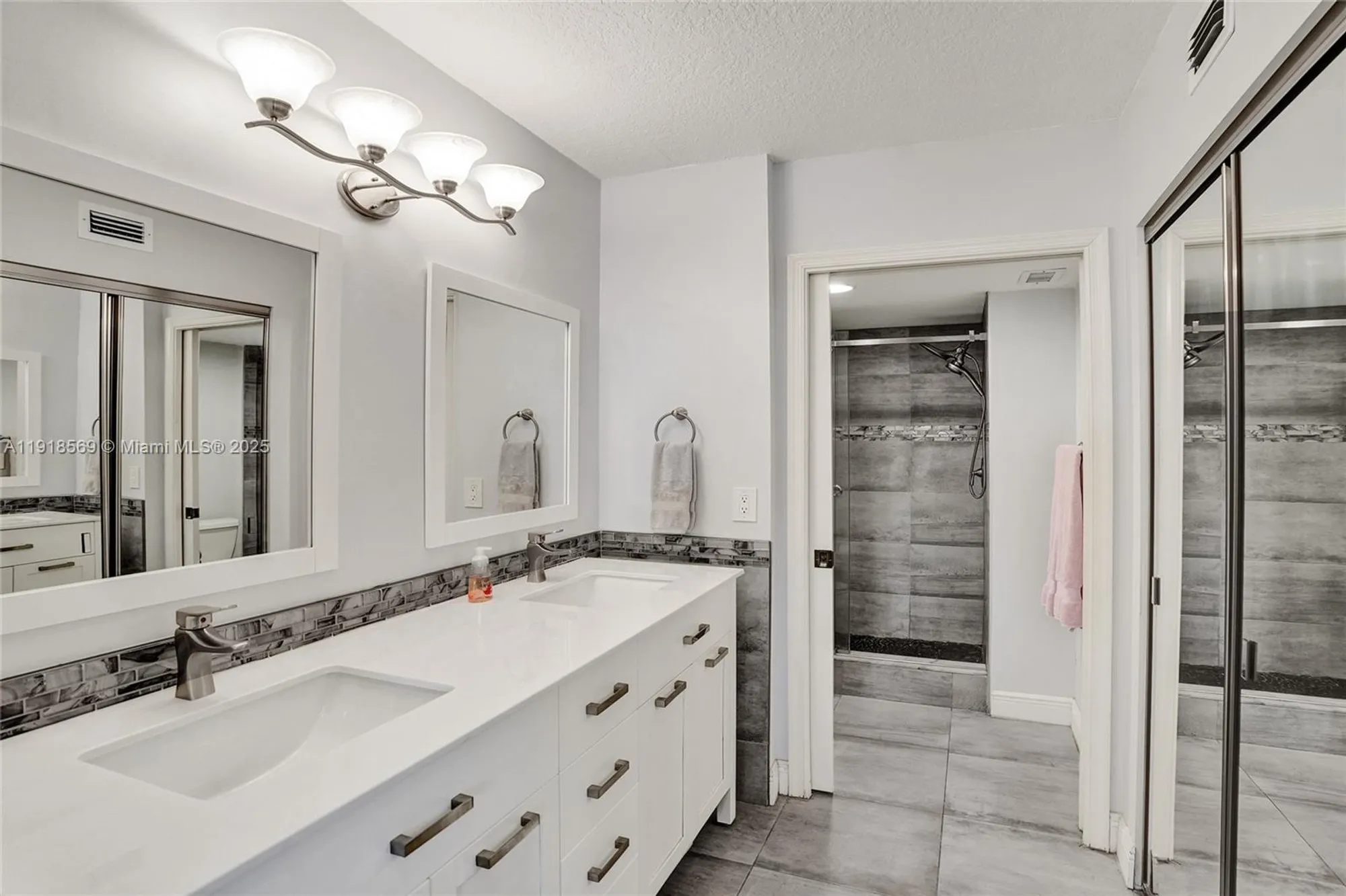 Property Slideshow image 25 of 41 | 7760 granville dr # 303, Tamarac, FL, 33321