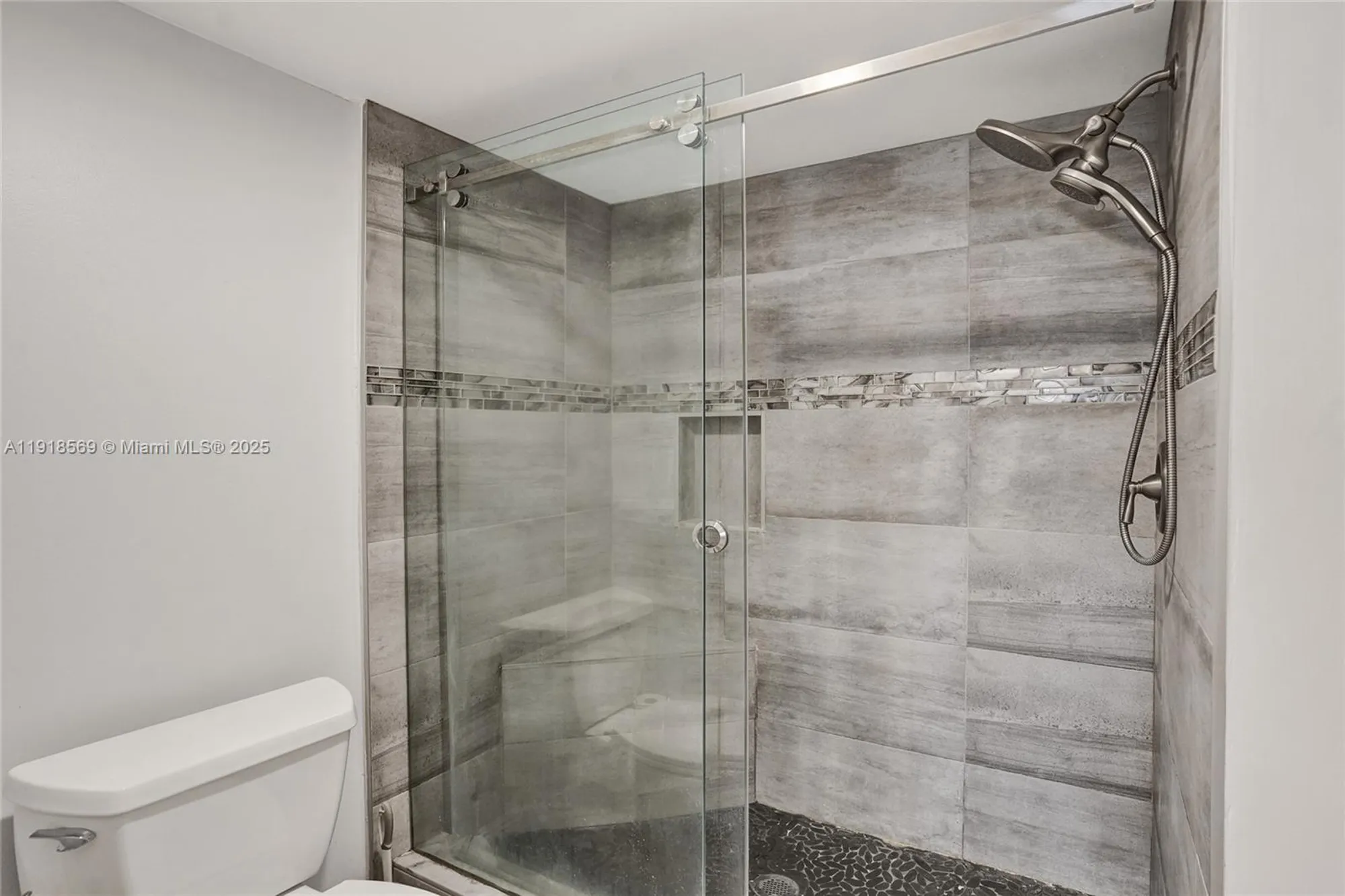 Property Slideshow image 27 of 41 | 7760 granville dr # 303, Tamarac, FL, 33321
