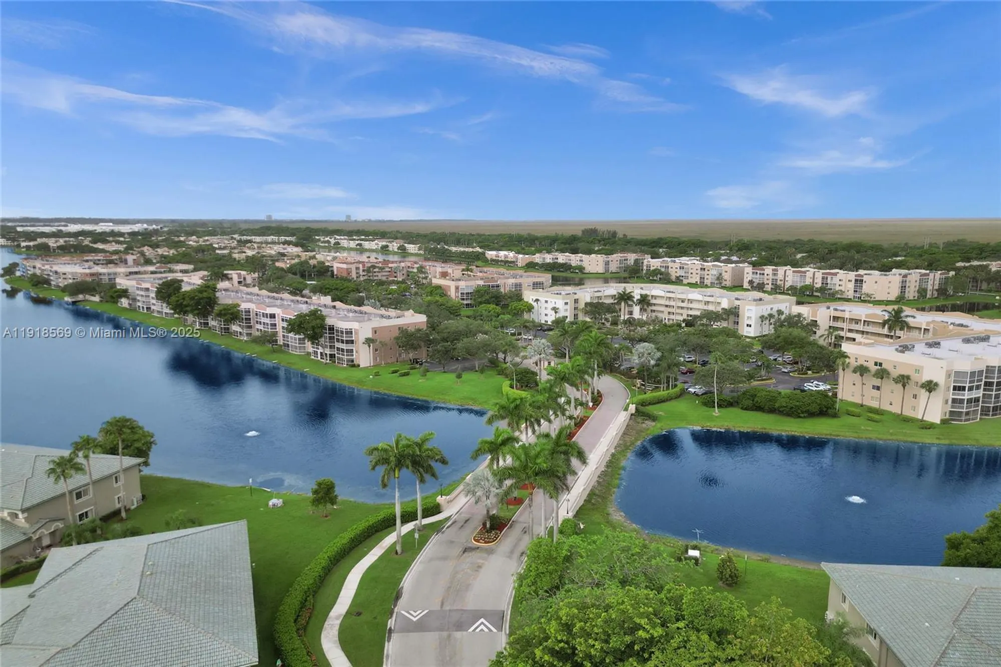 Property Slideshow image 35 of 41 | 7760 granville dr # 303, Tamarac, FL, 33321