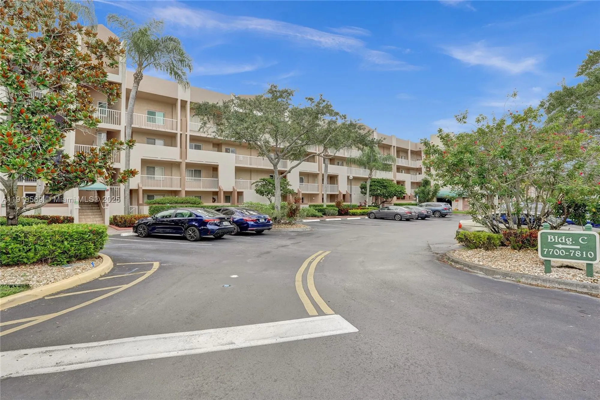 Property Slideshow image 3 of 41 | 7760 granville dr # 303, Tamarac, FL, 33321