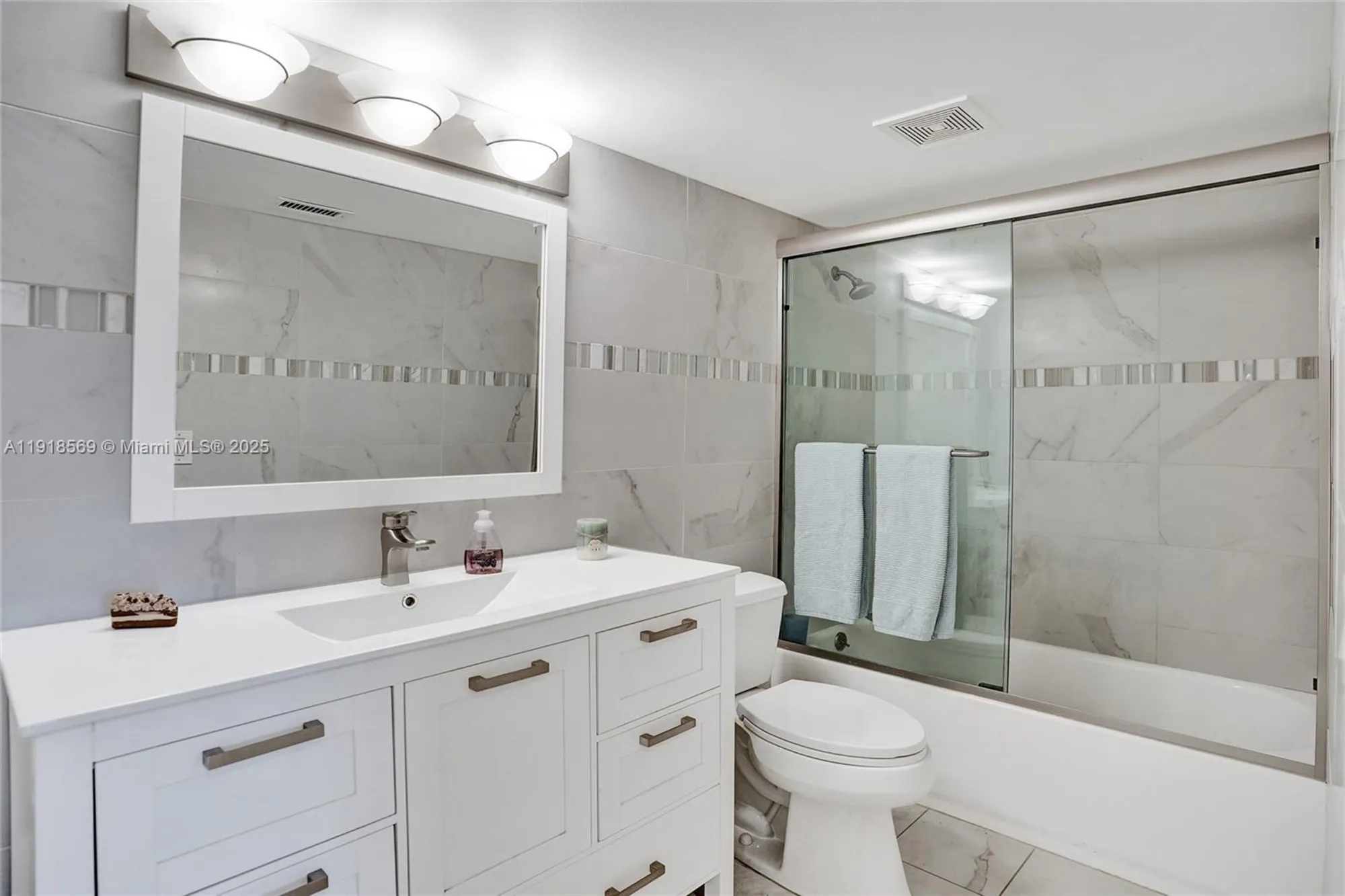Property Slideshow image 30 of 41 | 7760 granville dr # 303, Tamarac, FL, 33321