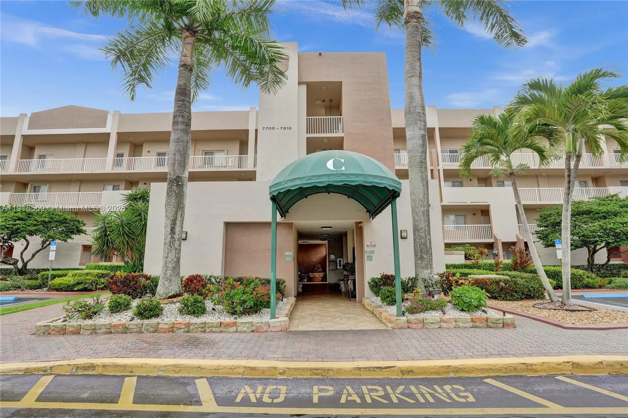 Property Slideshow image 4 of 41 | 7760 granville dr # 303, Tamarac, FL, 33321