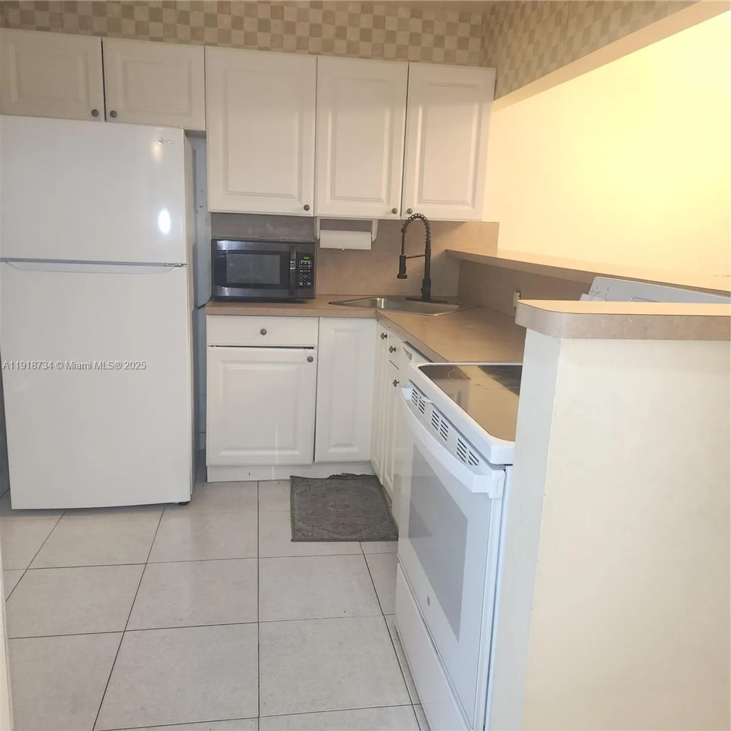 Property Slideshow image 4 of 21 | 5800 nw 64th ave apt 108, Tamarac, FL, 33319