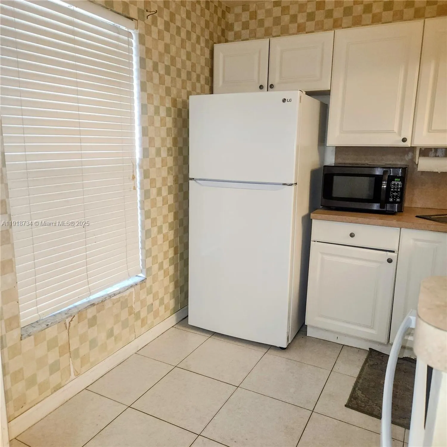 Property Slideshow image 5 of 21 | 5800 nw 64th ave apt 108, Tamarac, FL, 33319