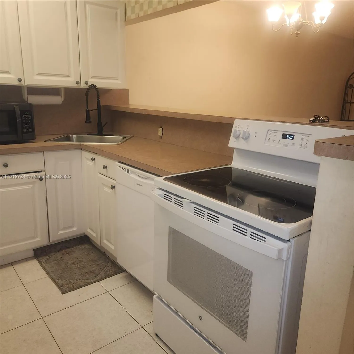 Property Slideshow image 6 of 21 | 5800 nw 64th ave apt 108, Tamarac, FL, 33319