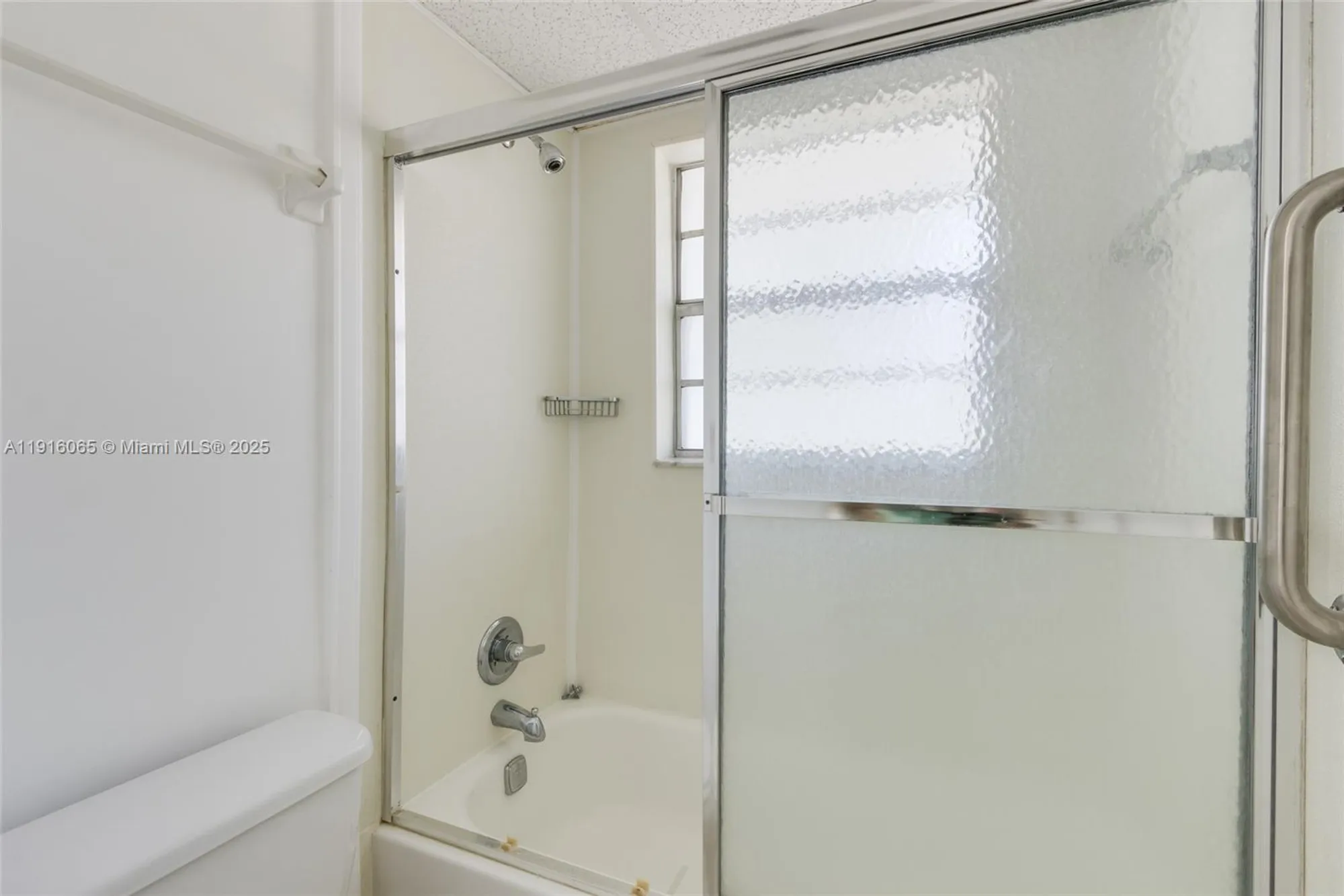 Property Slideshow image 12 of 18 | 7887 golf circle dr 106, Margate, FL, 33063