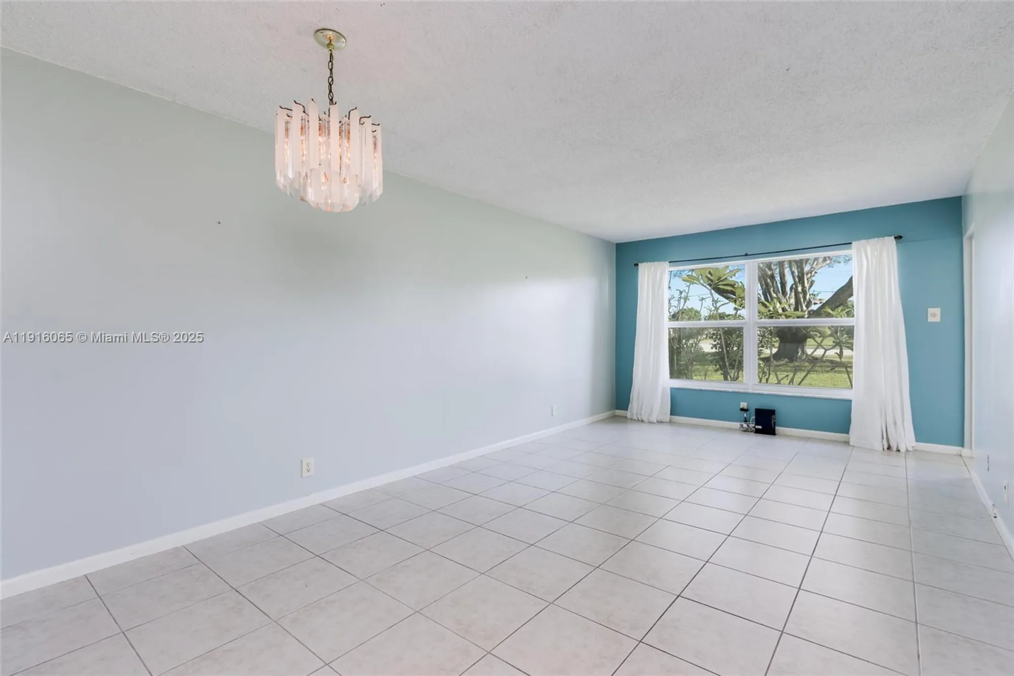 Property Slideshow image 6 of 18 | 7887 golf circle dr 106, Margate, FL, 33063