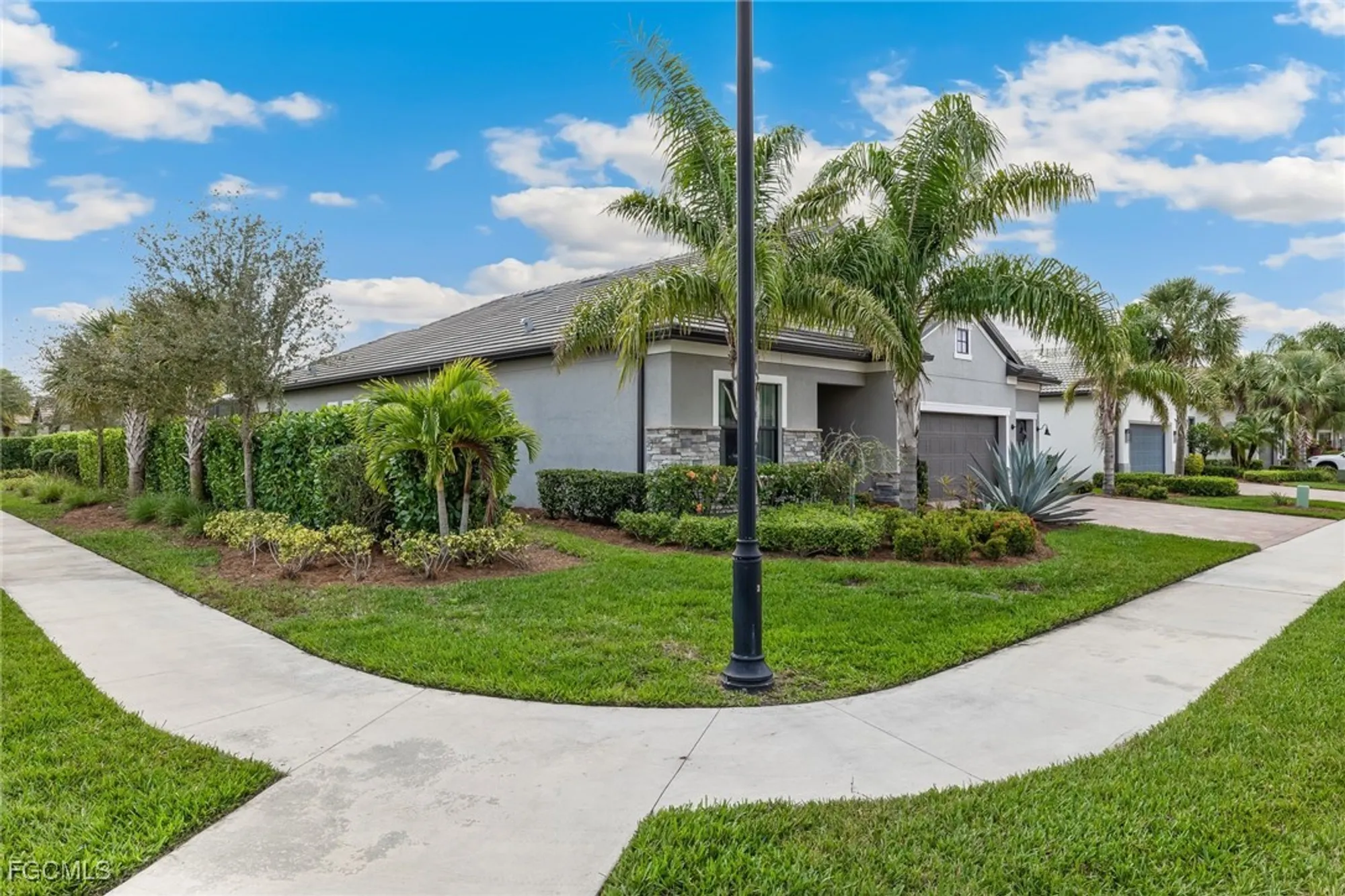 Property Slideshow image 4 of 43 | 12279 sussex st, Fort Myers, FL, 33913