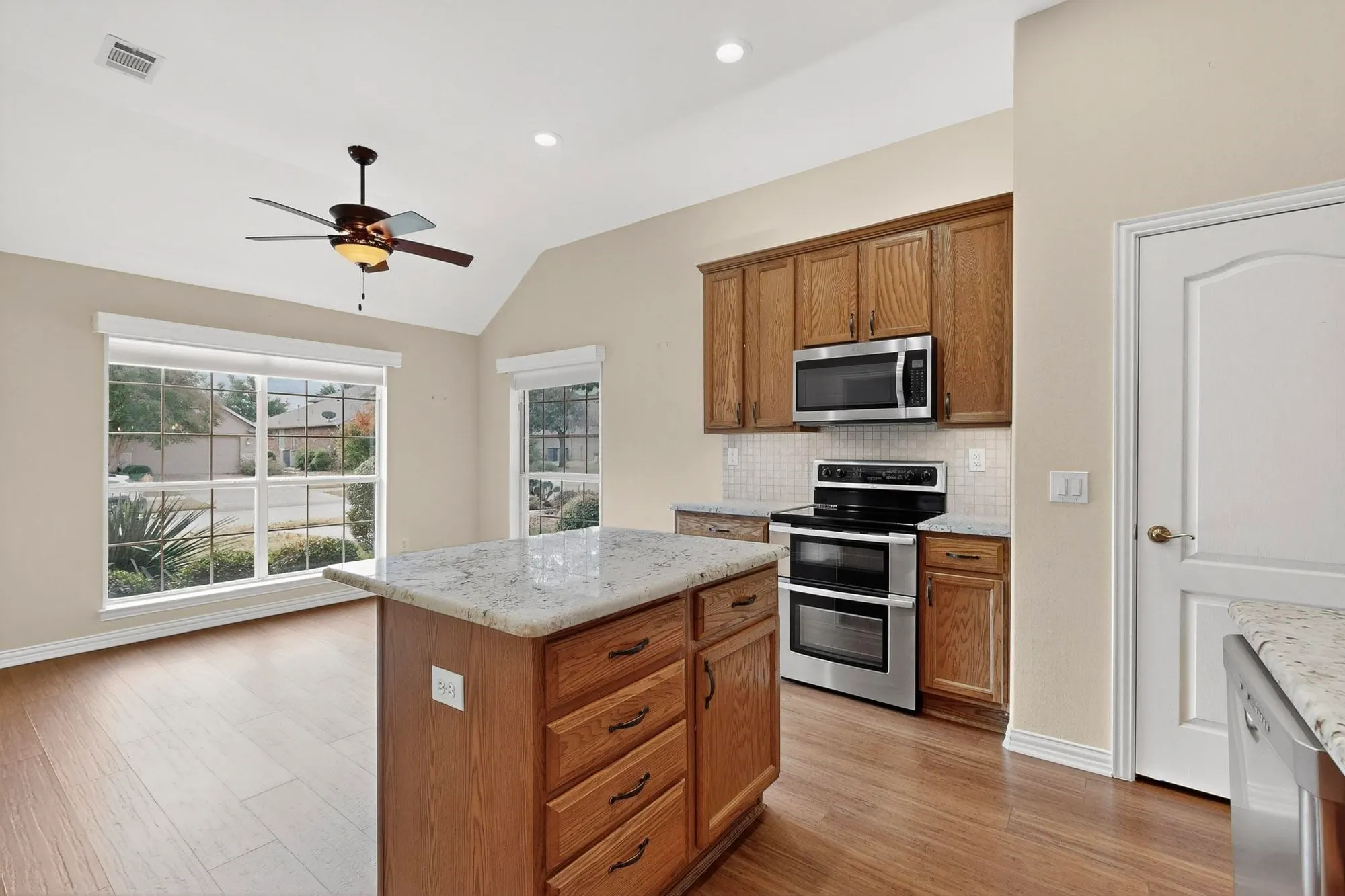 Property Slideshow image 22 of 40 | 9516 grandview dr, Denton, TX, 76207